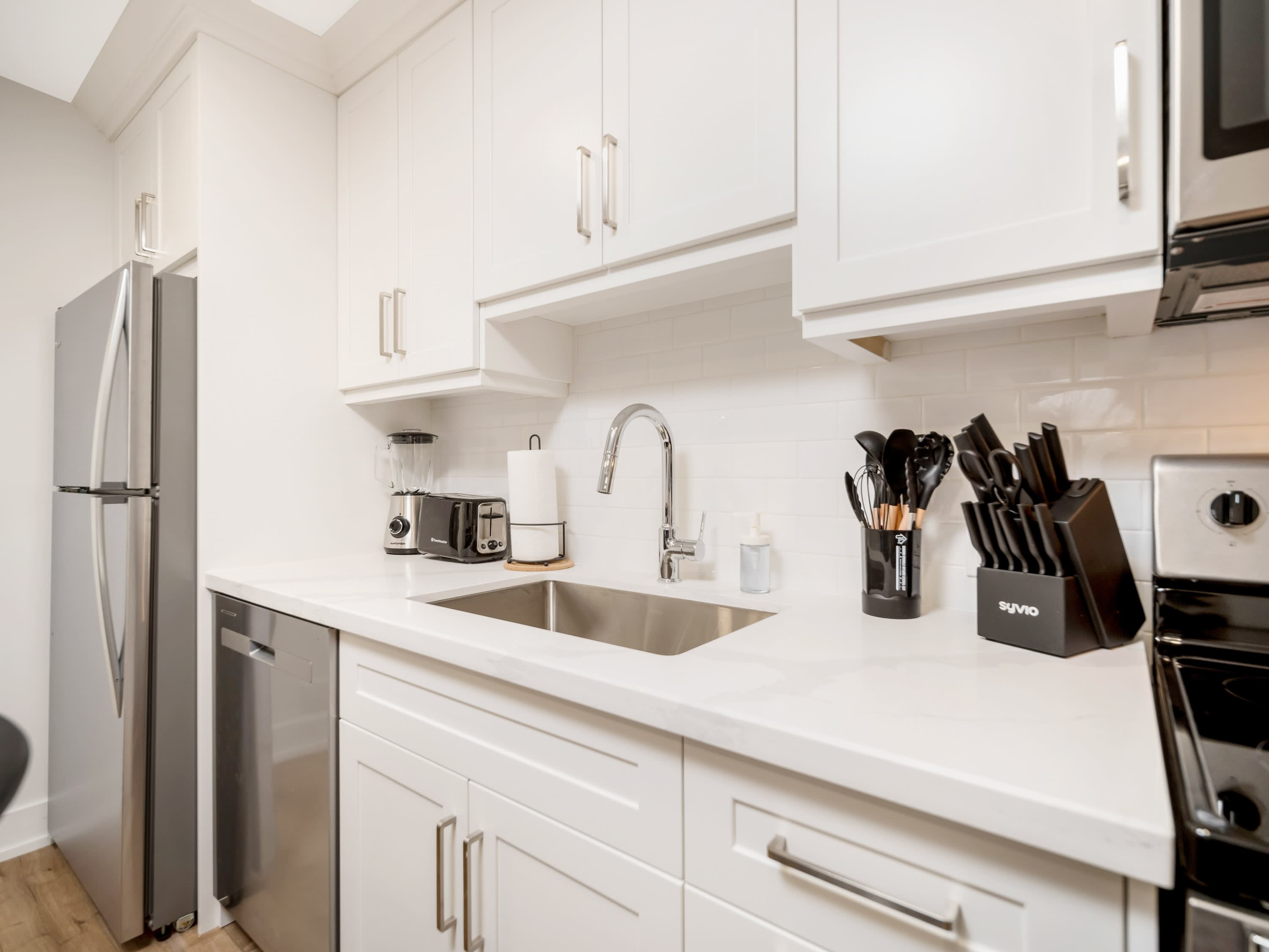 Studio Near Corktown and James Street South, photo 9 of 21