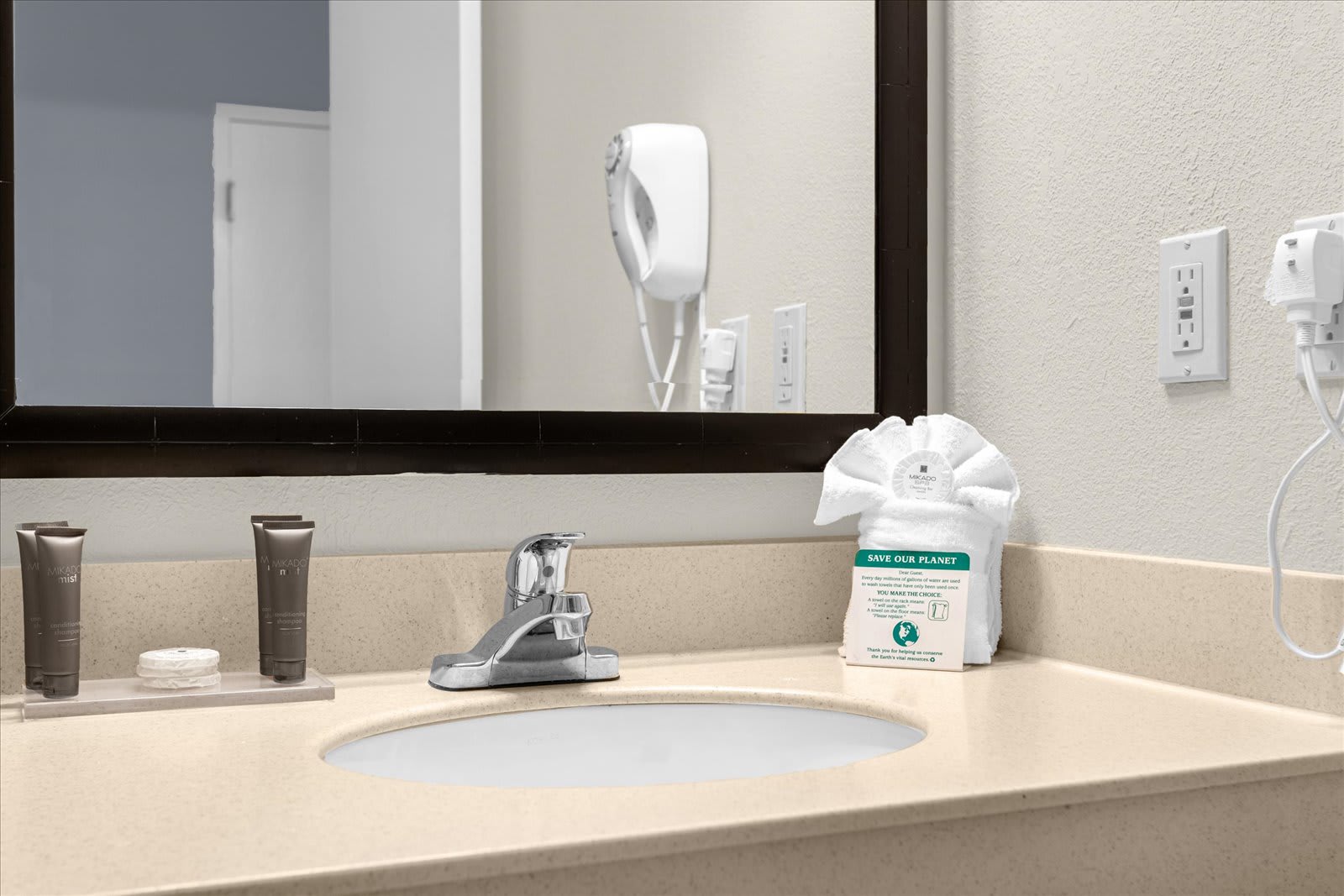 Full Bathroom 1