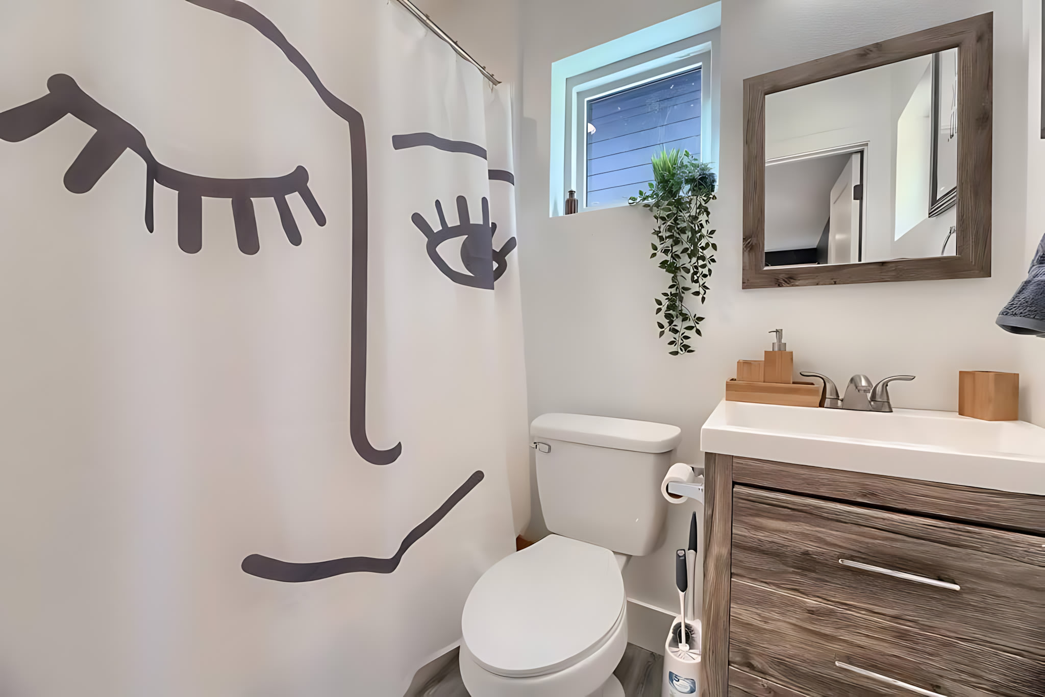 Full Bathroom 2