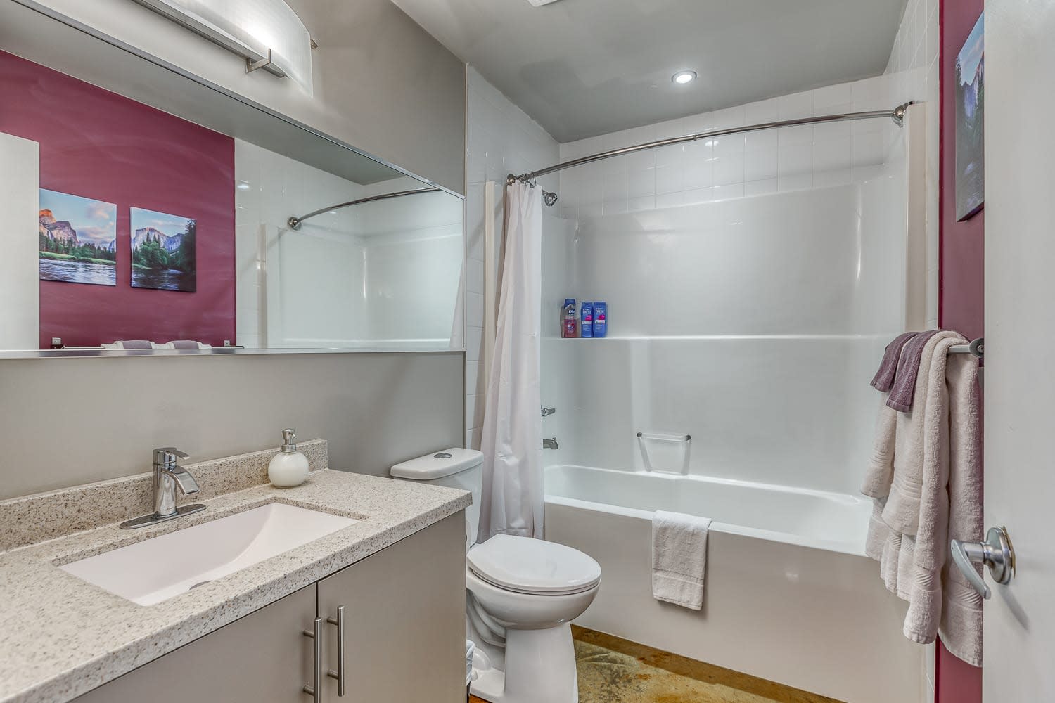 Full Bathroom 1