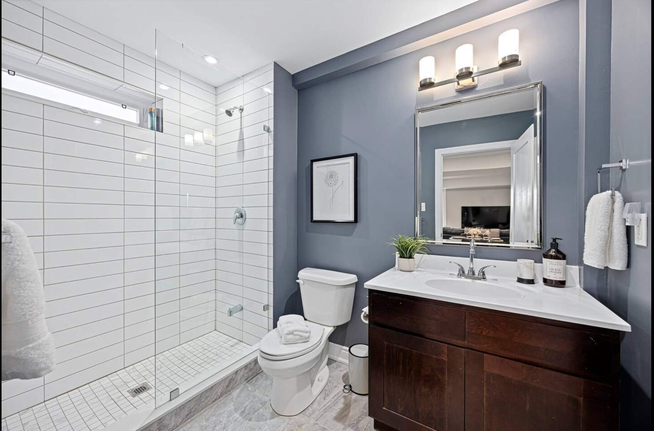 Full Bathroom 1
