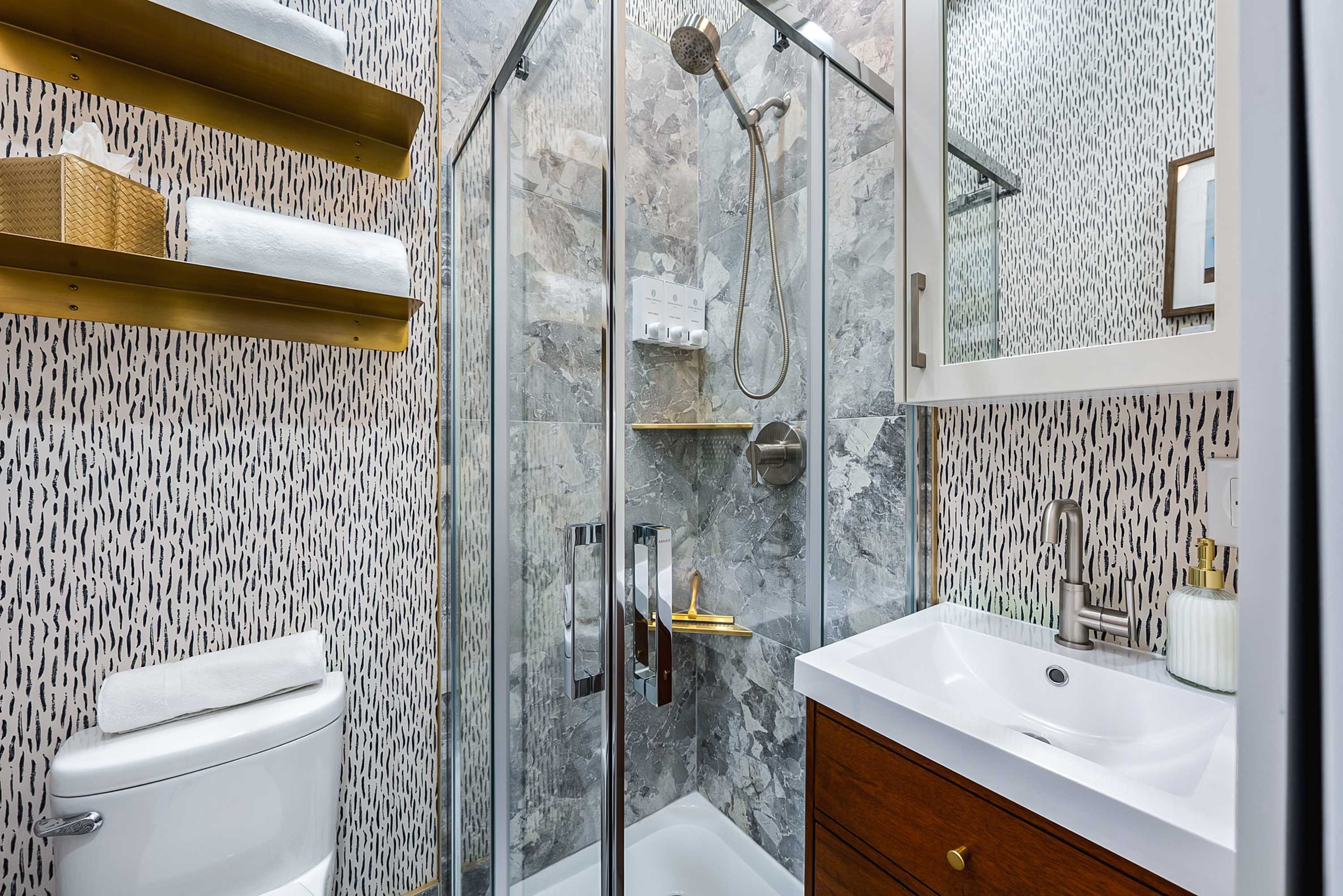 Full Bathroom 1 
