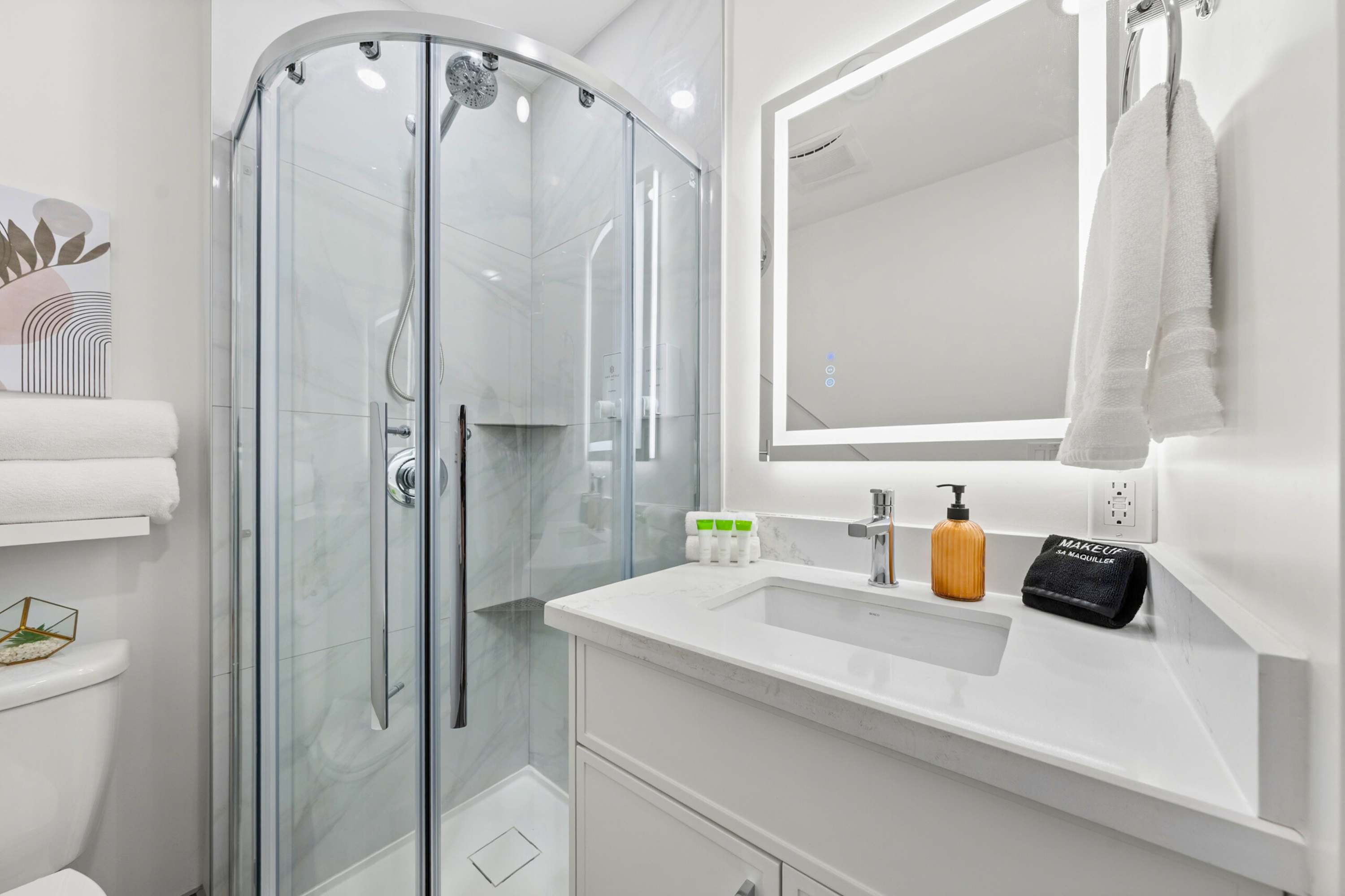 Full Bathroom 1