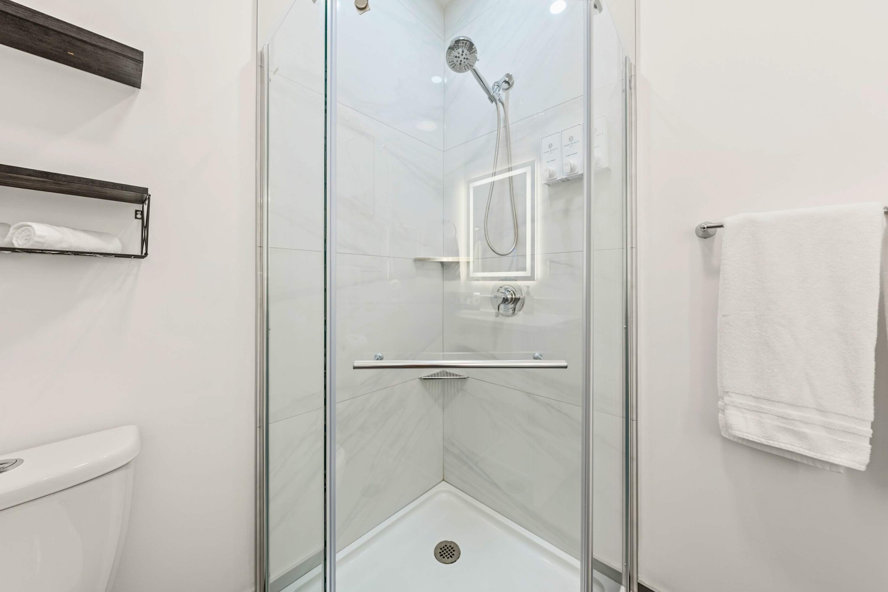 Full Bathroom 2