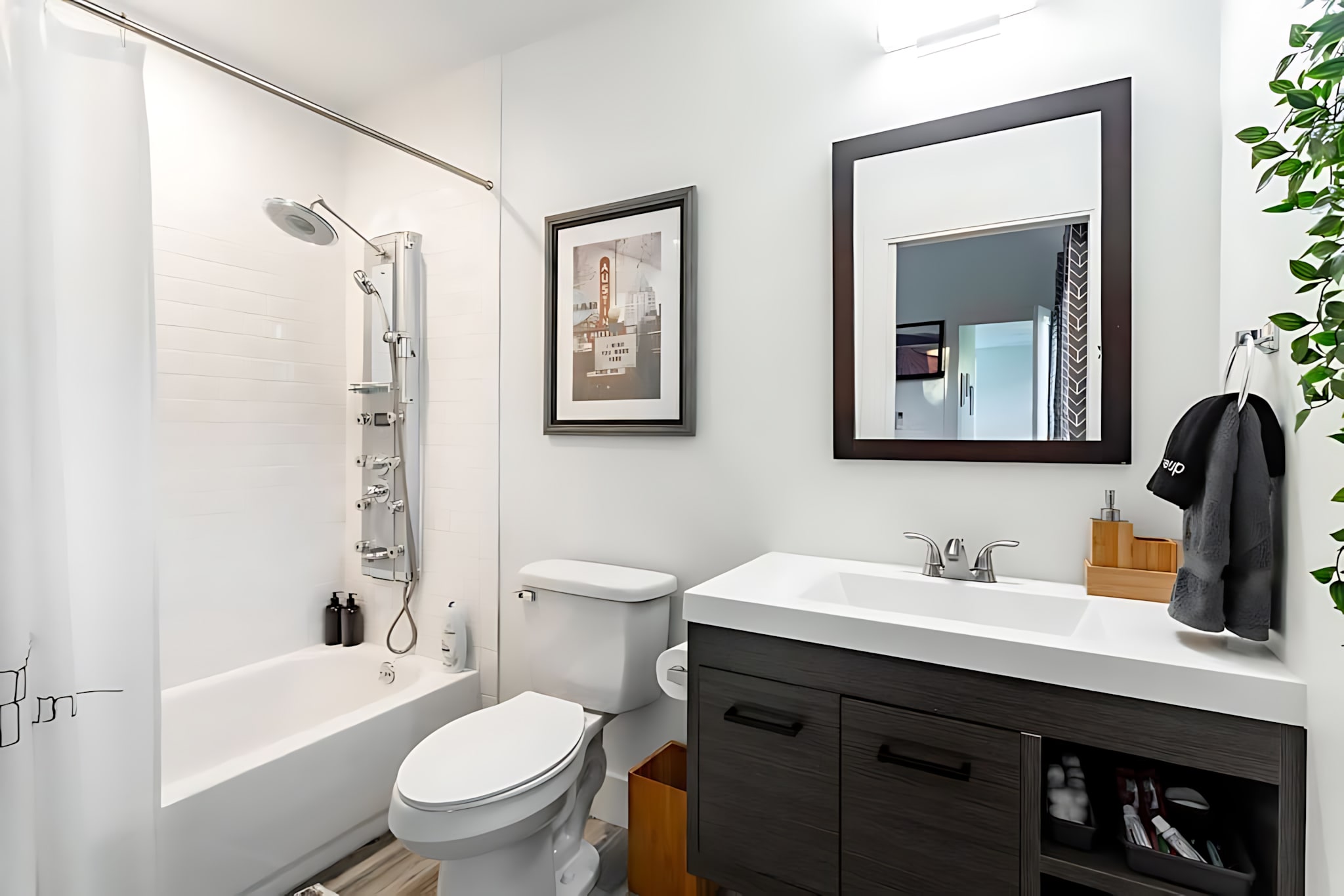 Full Bathroom 1