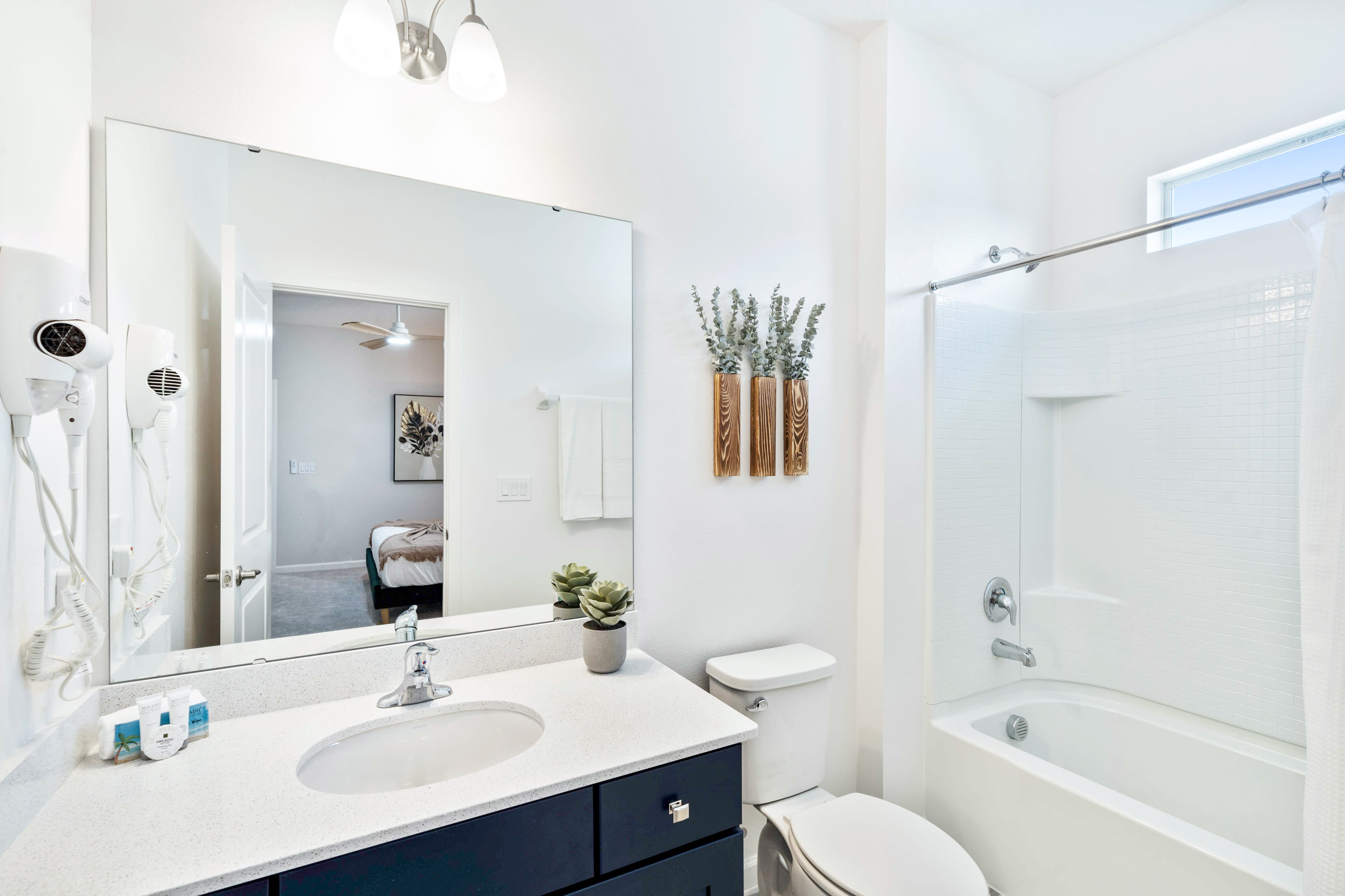 Full Bathroom 3