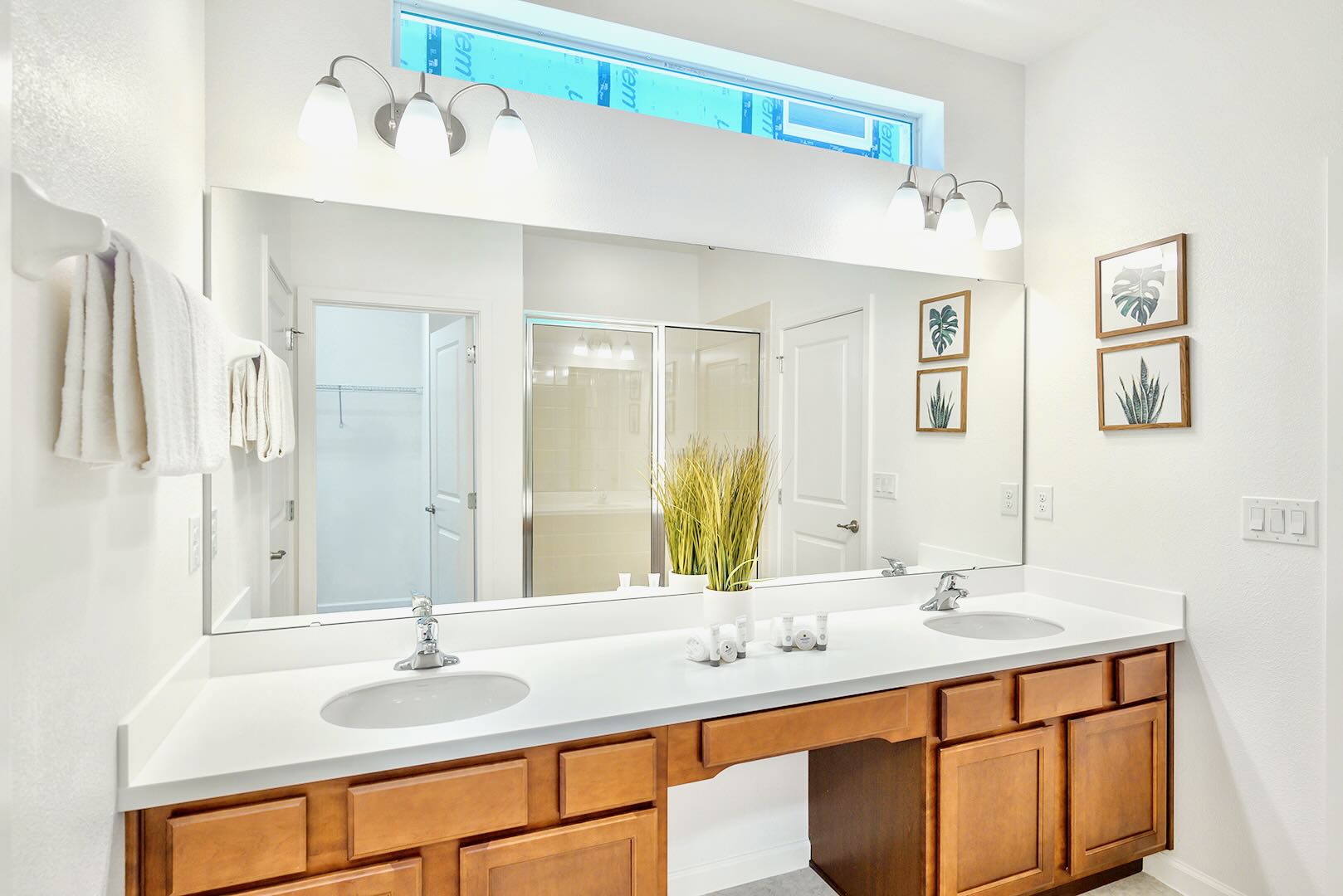 Full Bathroom 1