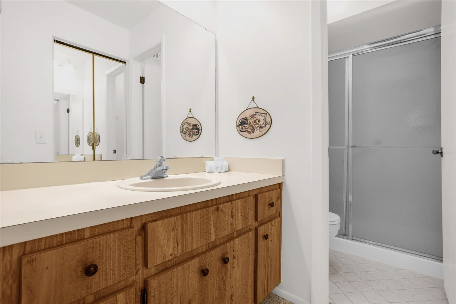 Full Bathroom 1