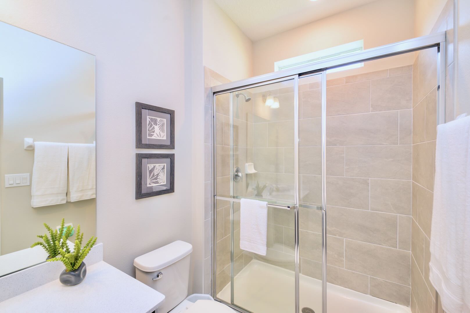Full Bathroom 4