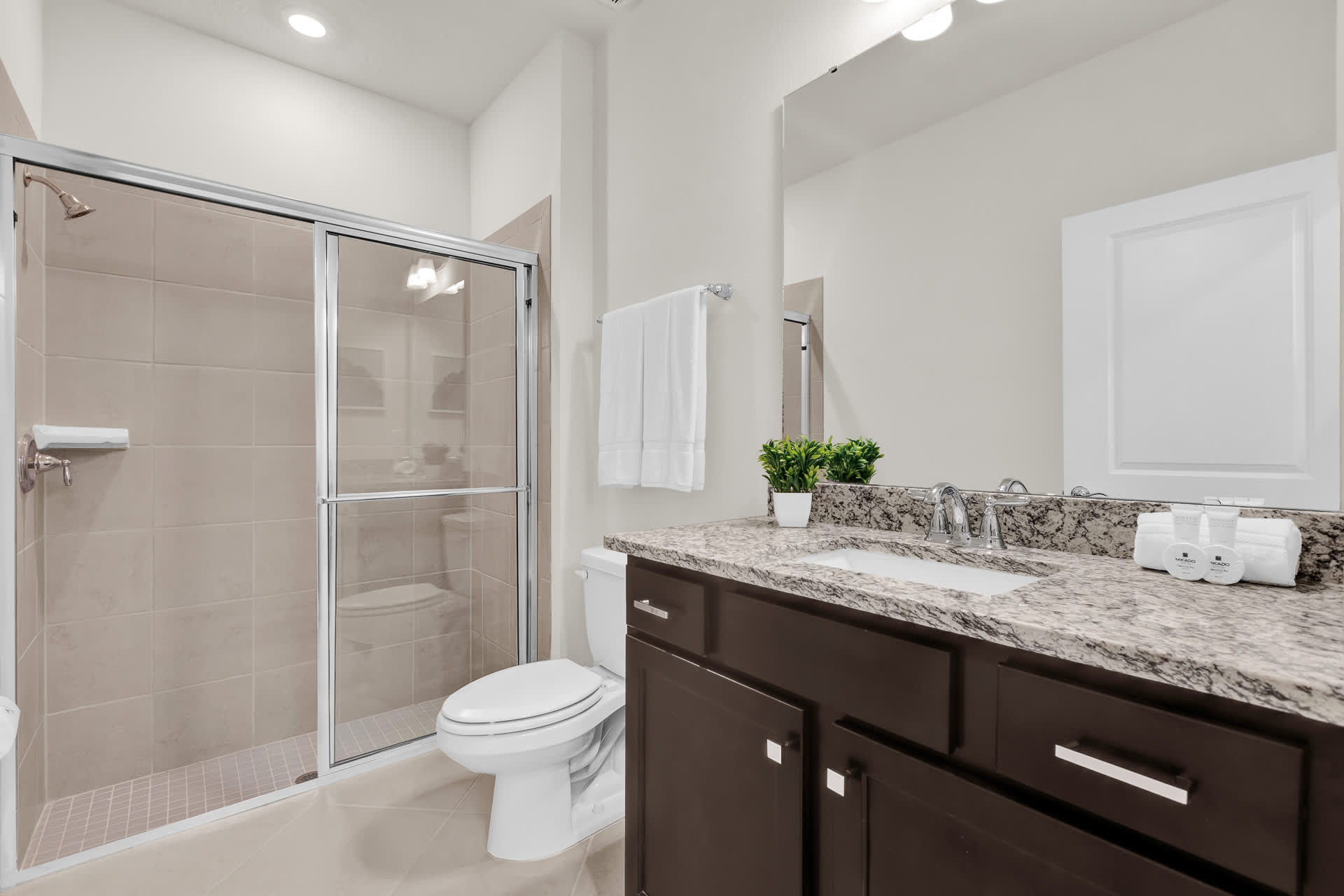 Full Bathroom 3