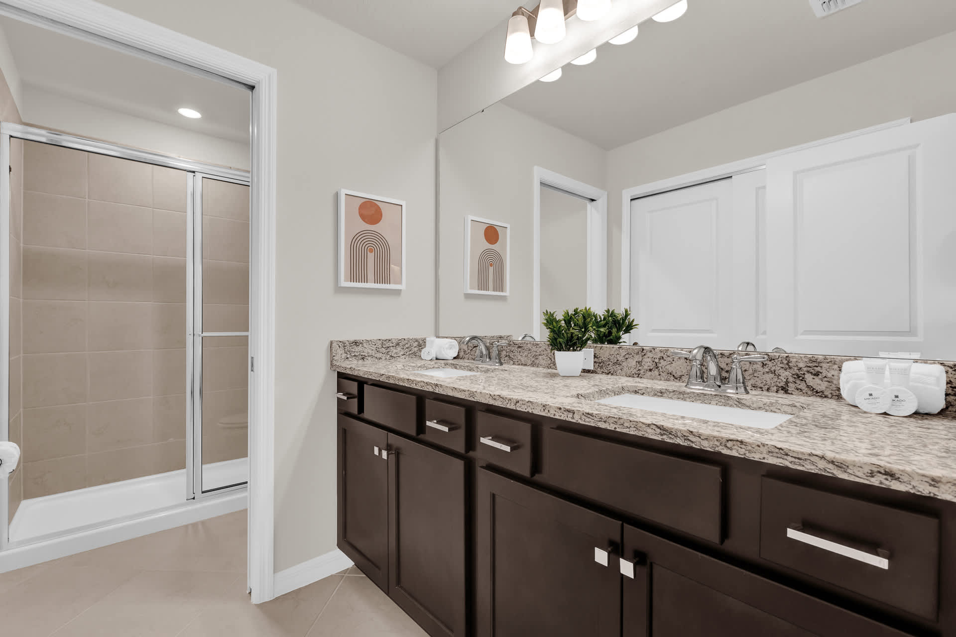 Full Bathroom 1