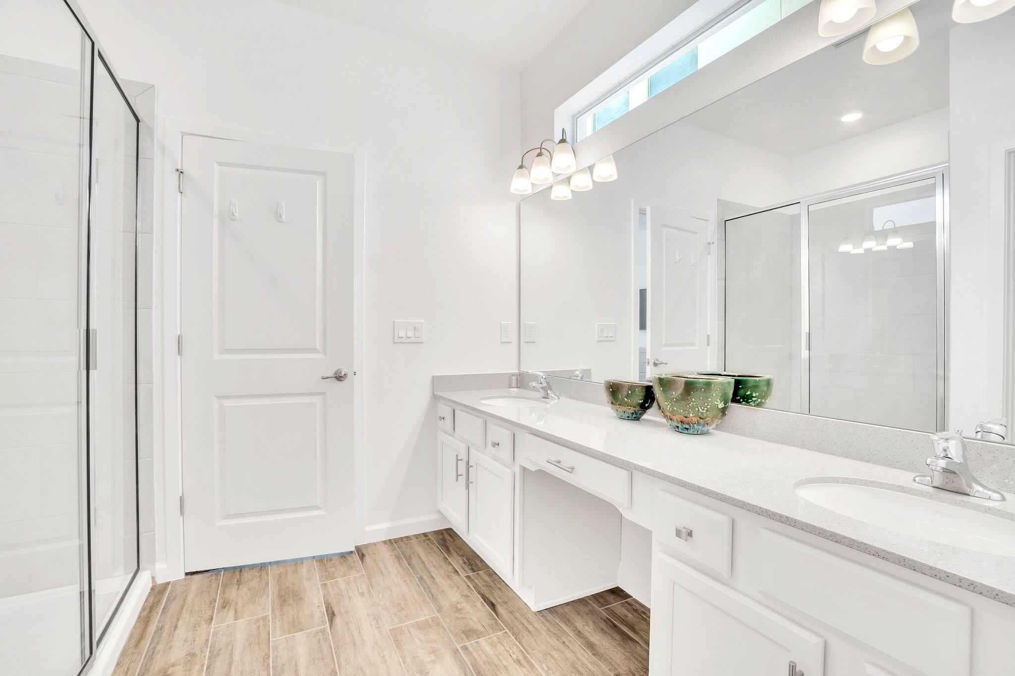 Full Bathroom 1