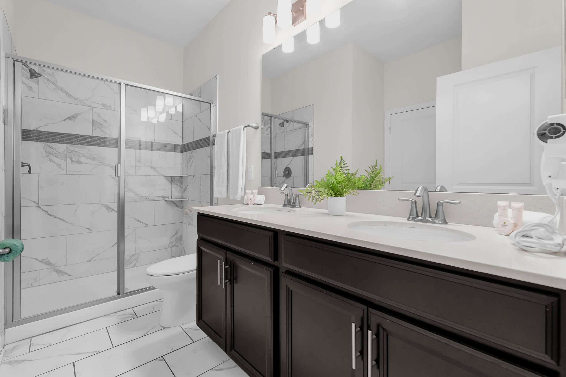Full Bathroom 2