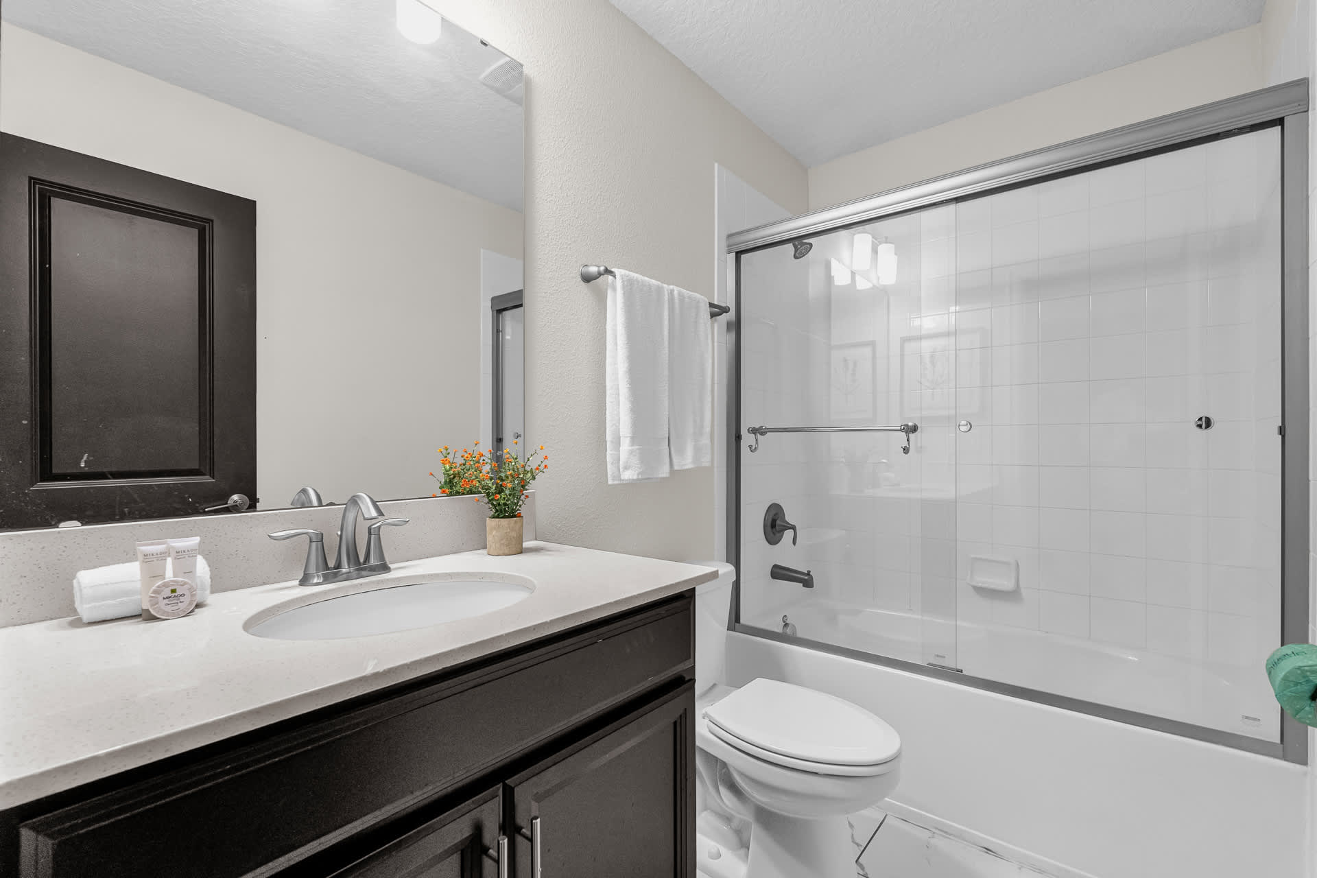 Full Bathroom 3