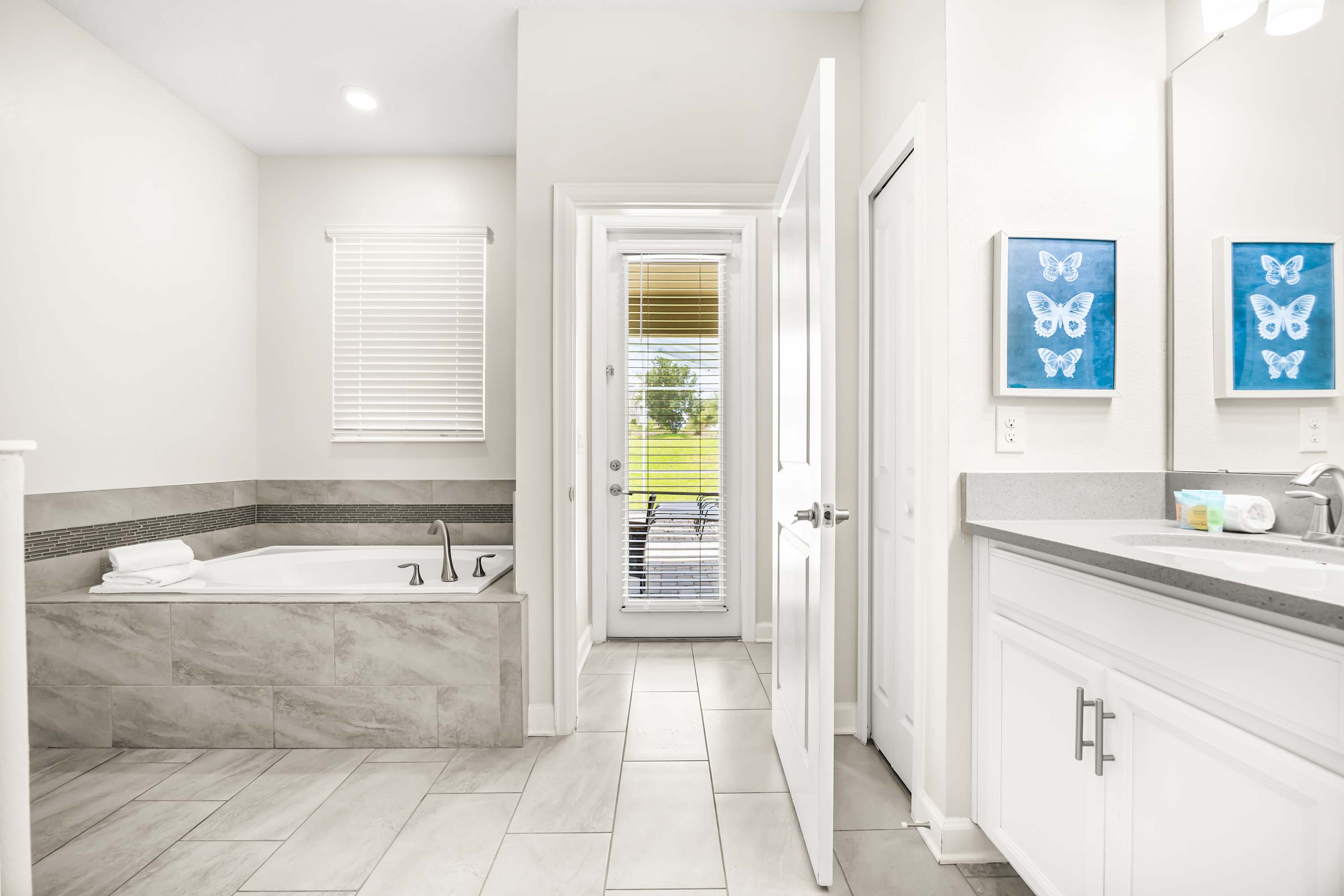 Bathroom 1 ensuite to BR1