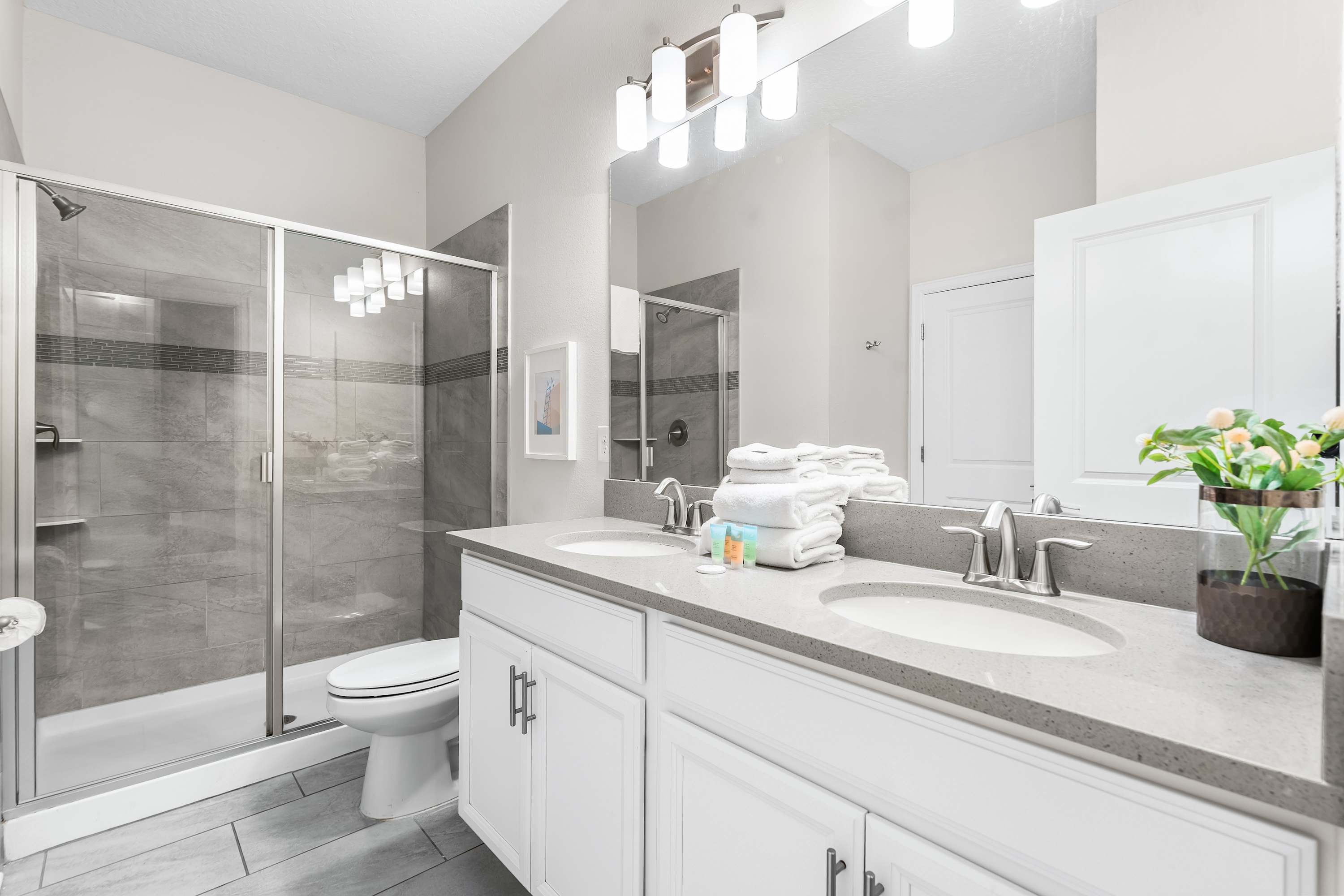 Bathroom 1 ensuite to BR2