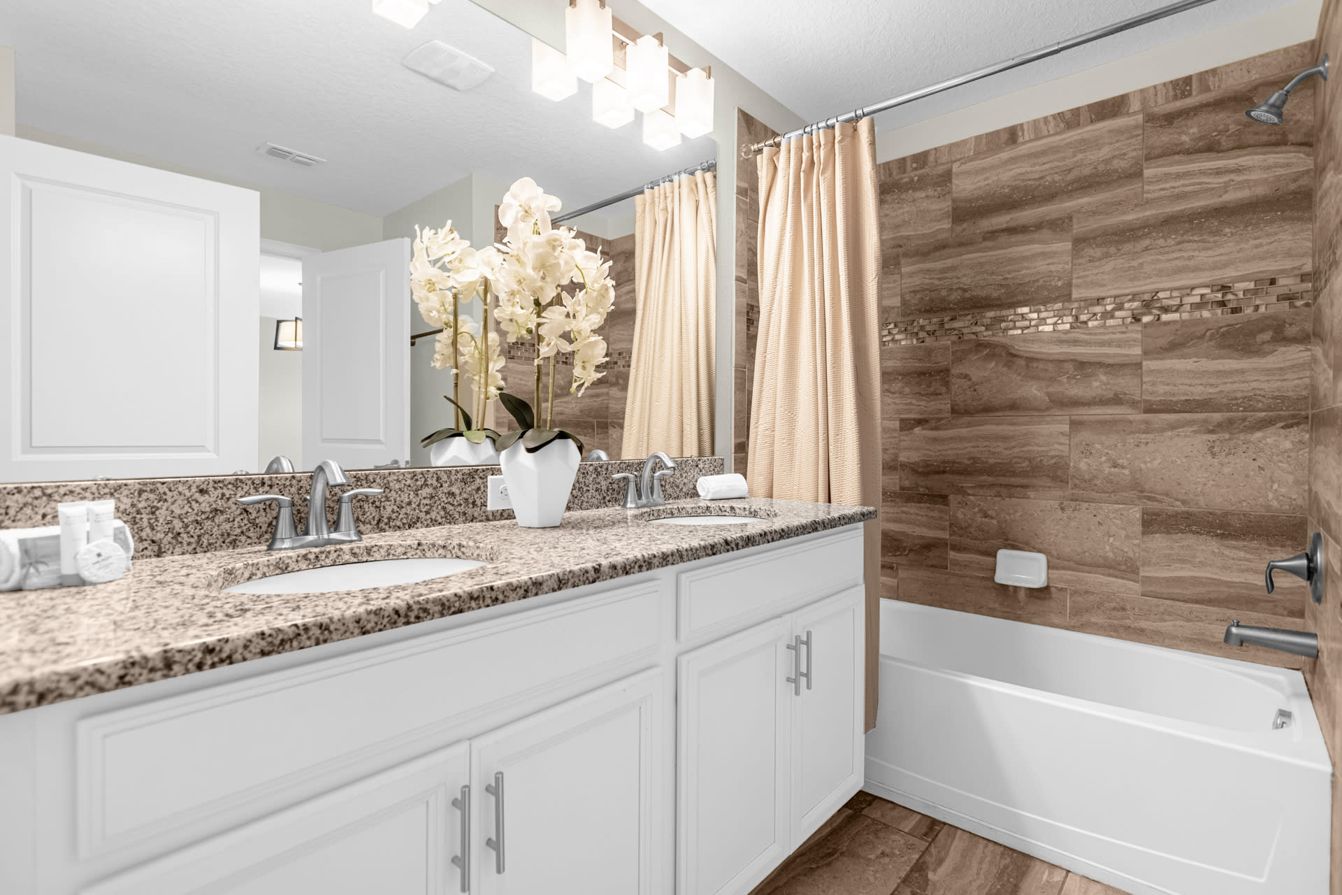 Full Bathroom 1