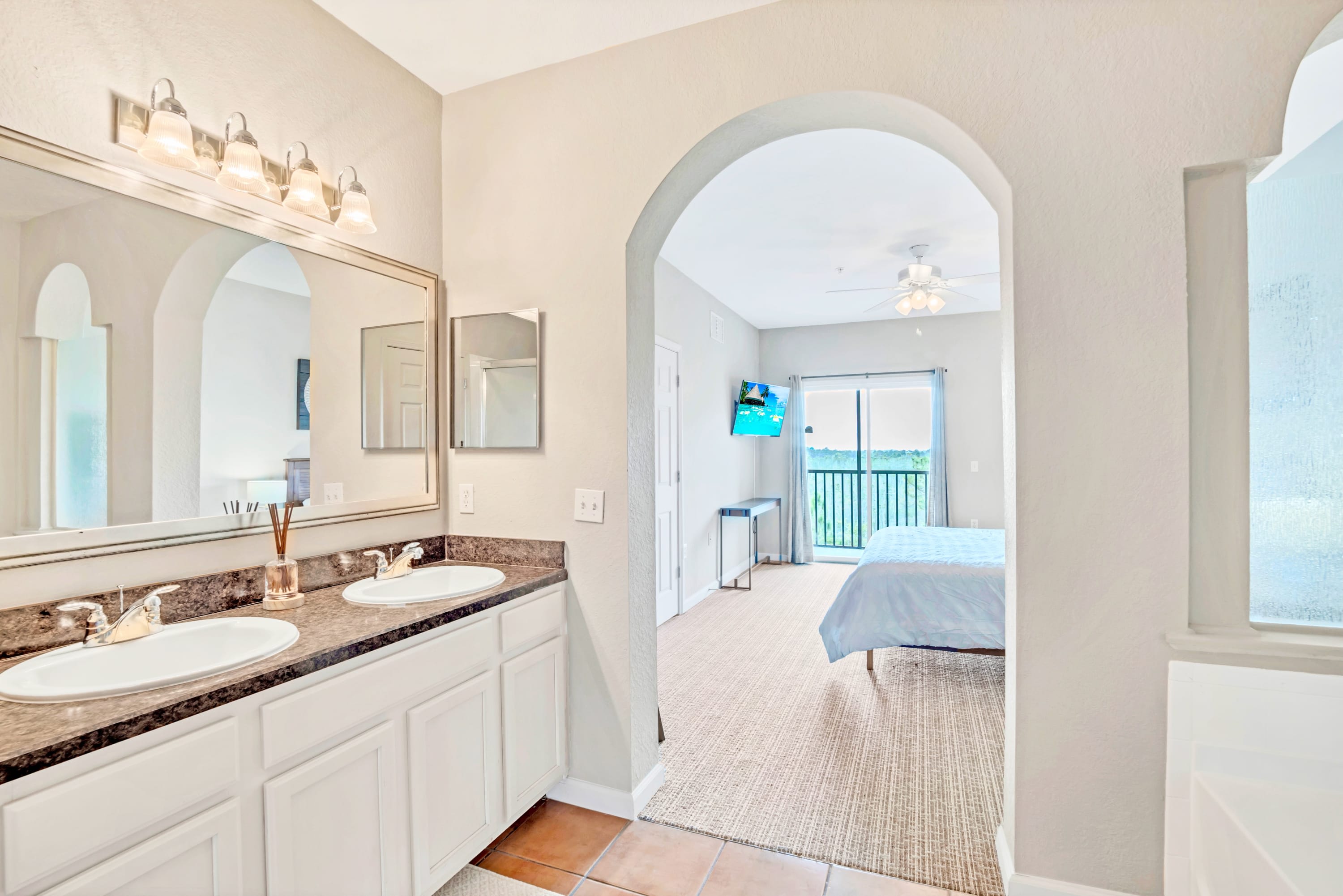 Full Bathroom 1