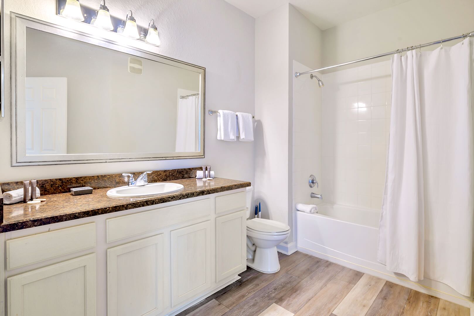 Full Bathroom 2