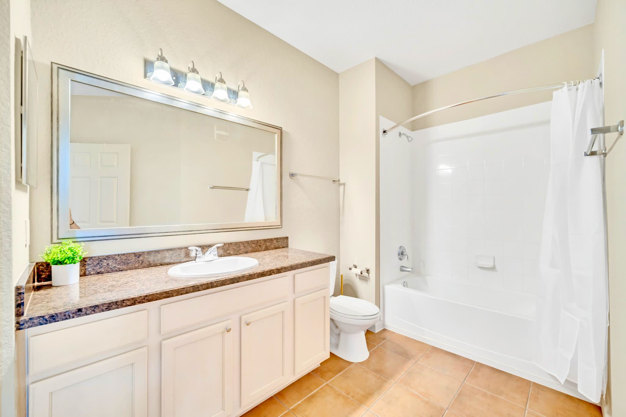 Full Bathroom 2