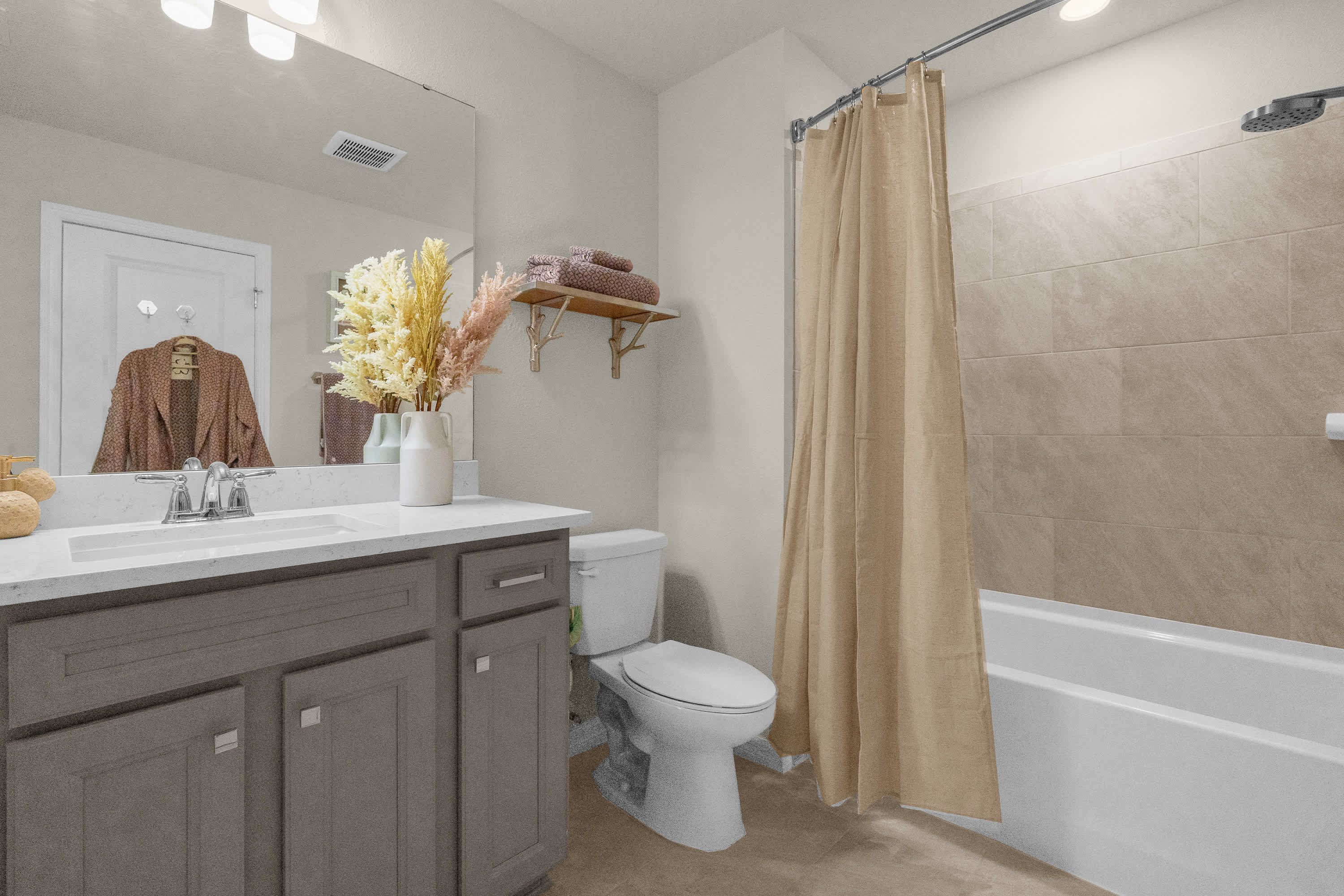 Full Bathroom 1