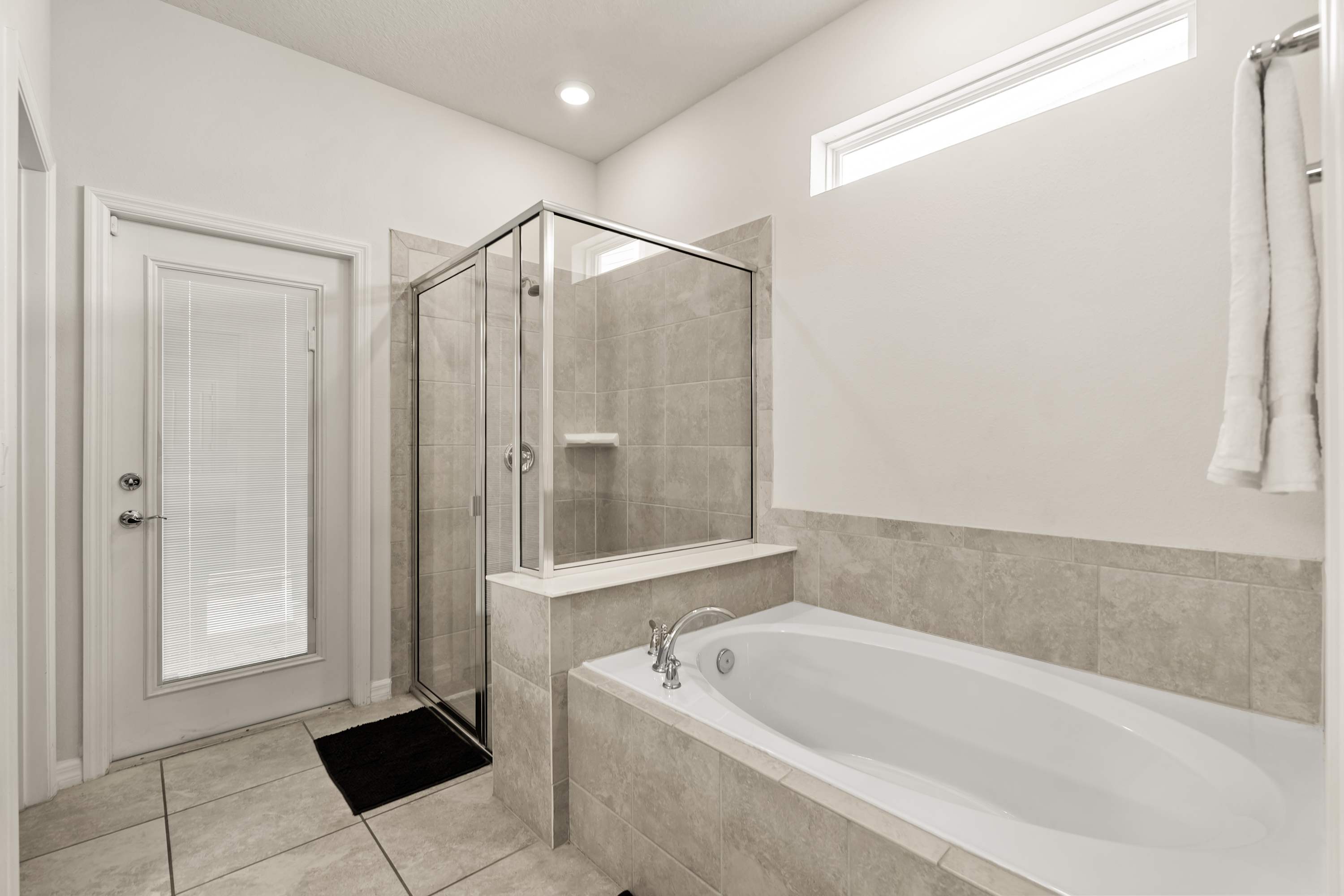 Full Bathroom 1