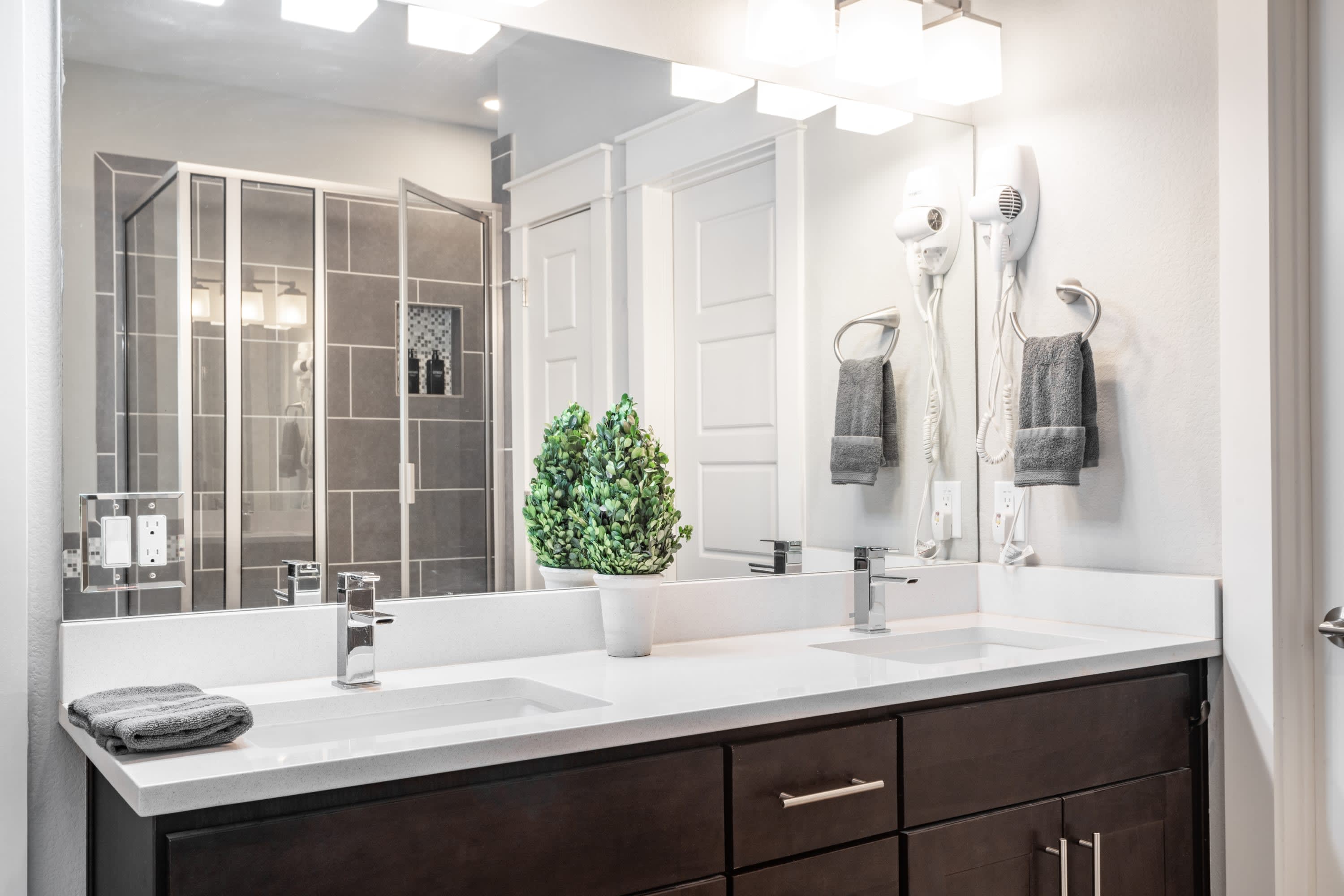 Full Bathroom 2