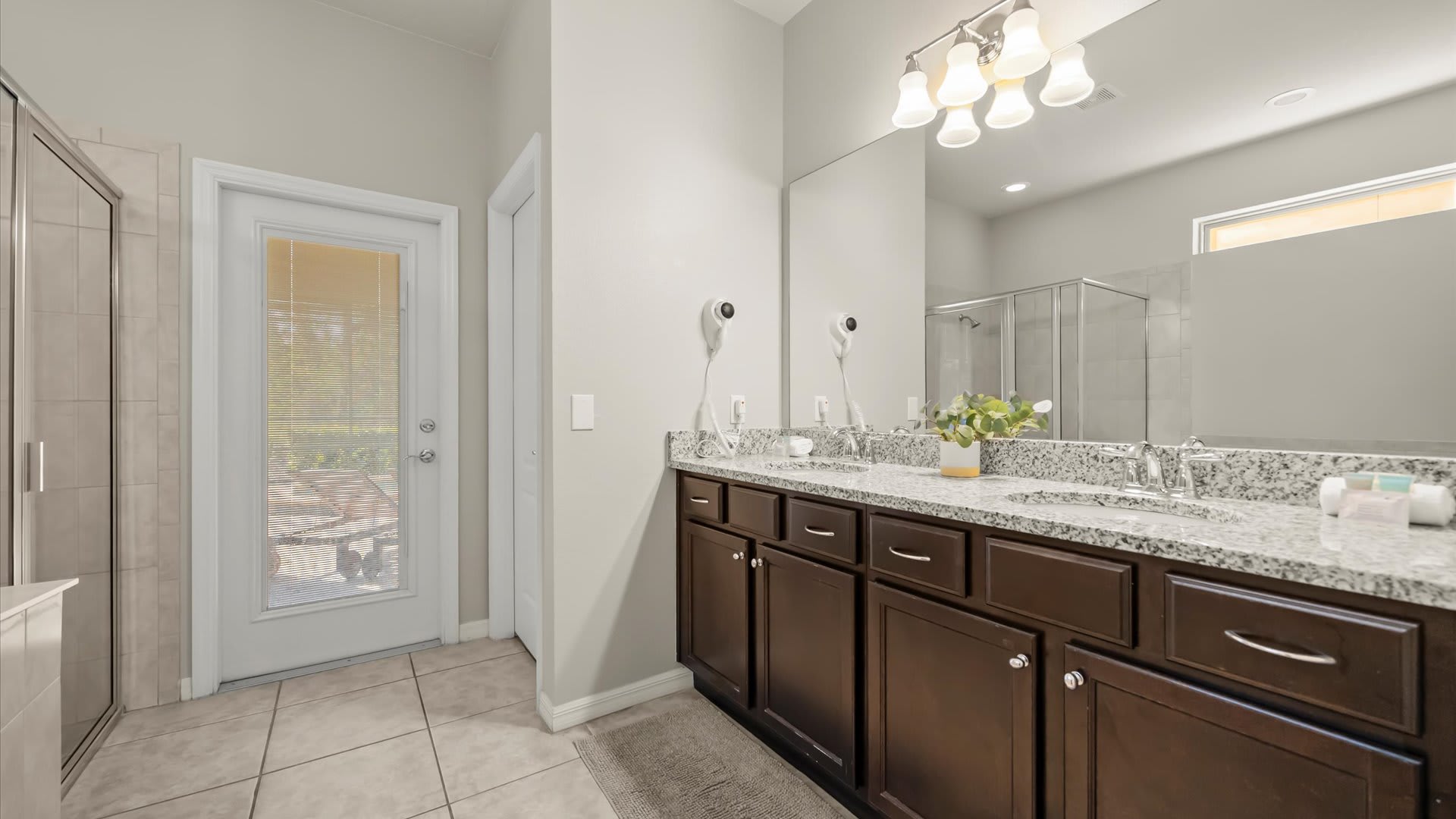 Full Bathroom 2