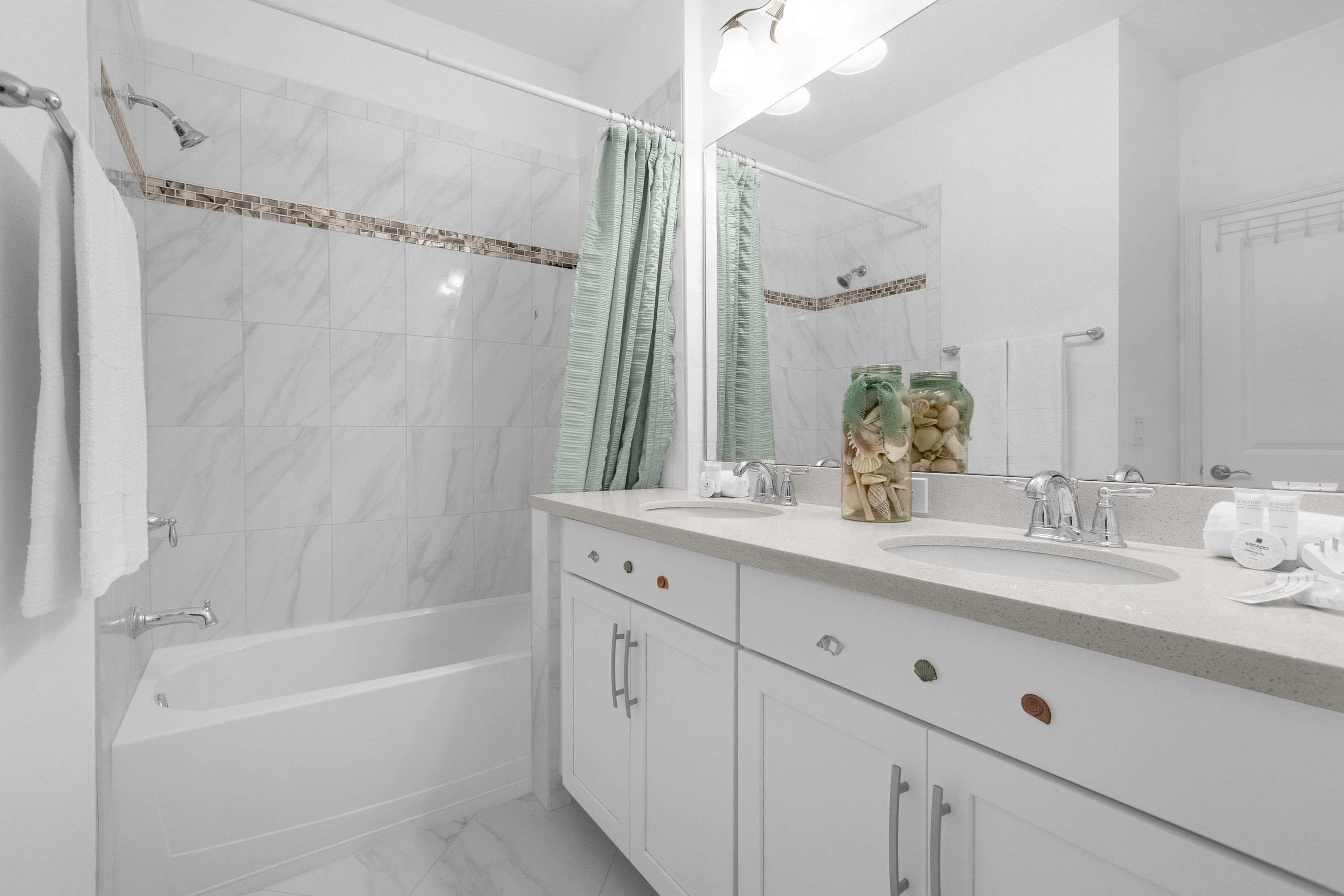 Full Bathroom 3