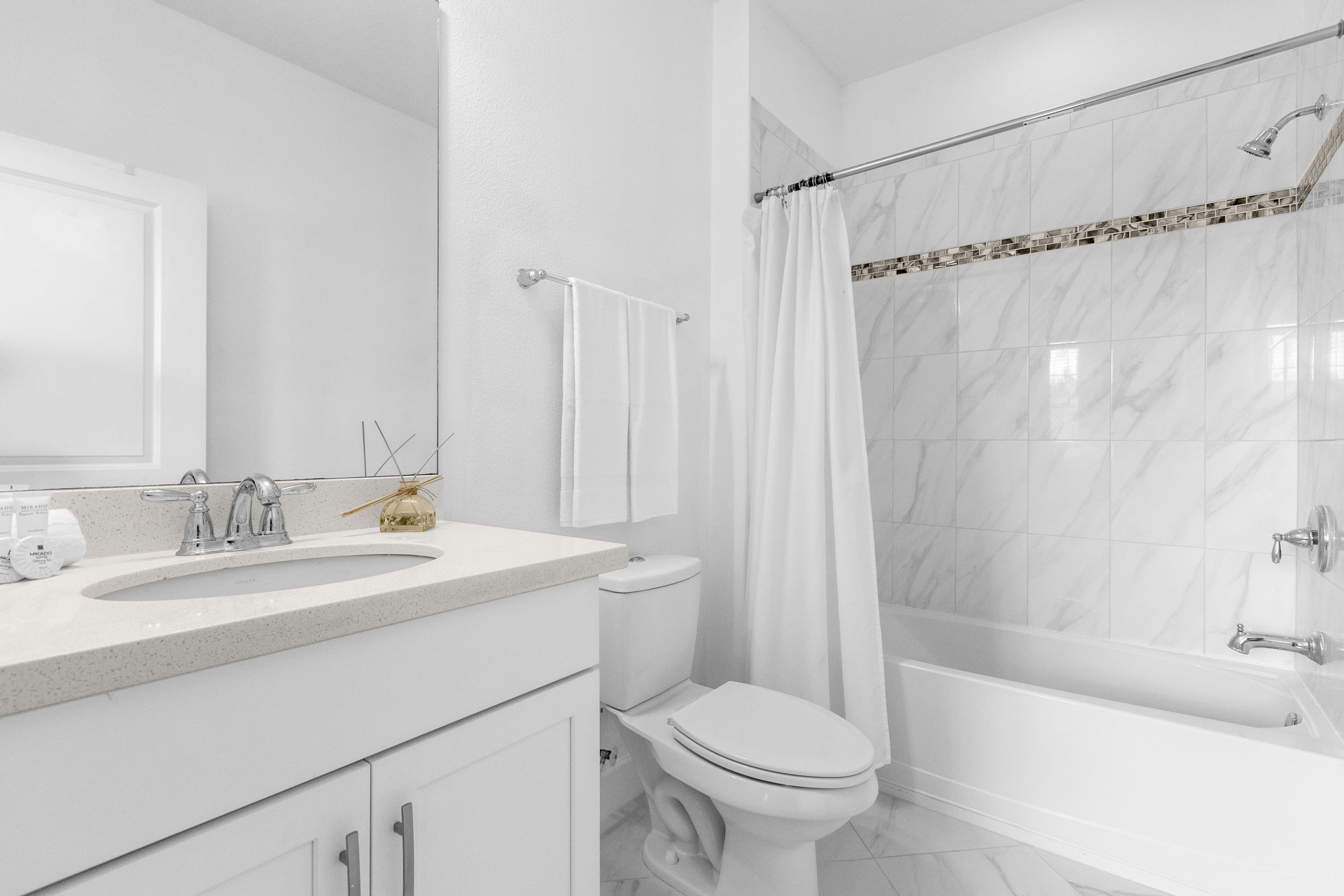 Full Bathroom 2