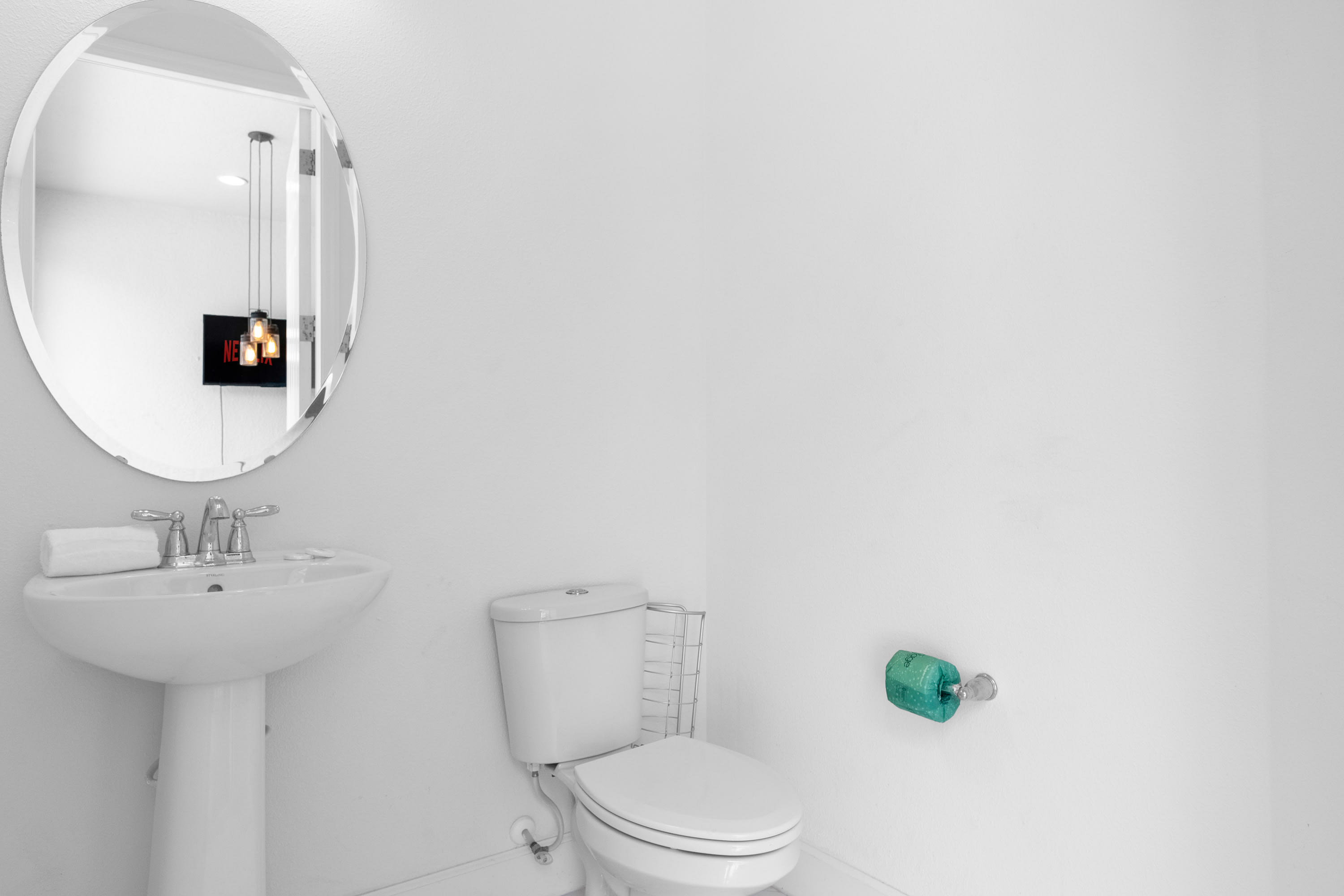 Full Bathroom 4