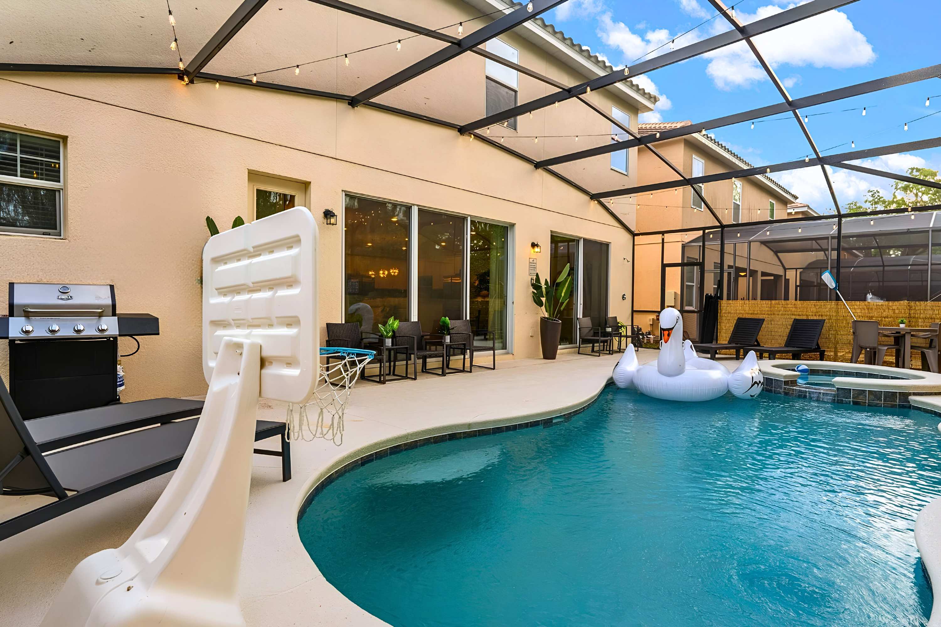 Upstay: Family Home w Pool, Cinema & Games Room