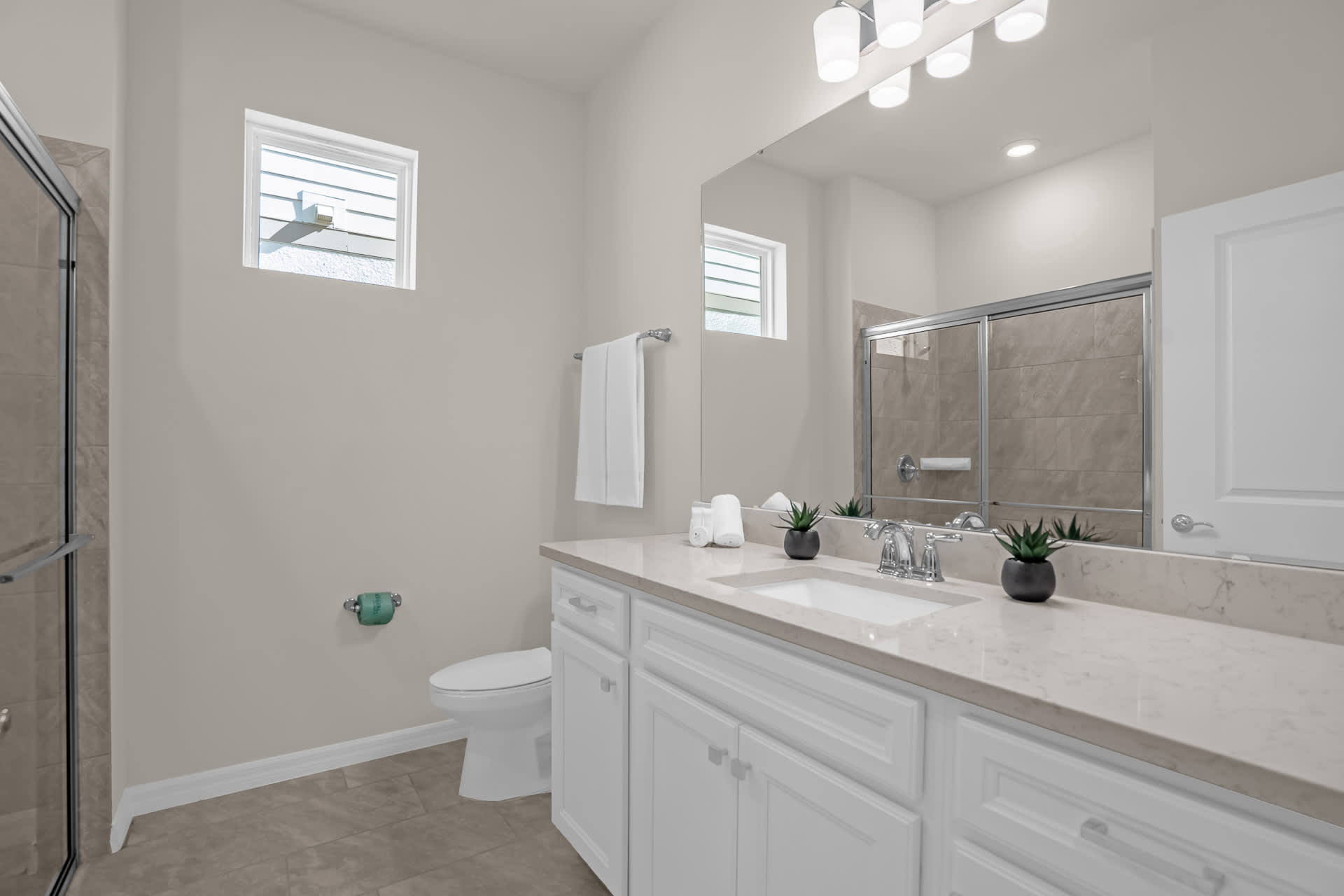 Full Bathroom 1