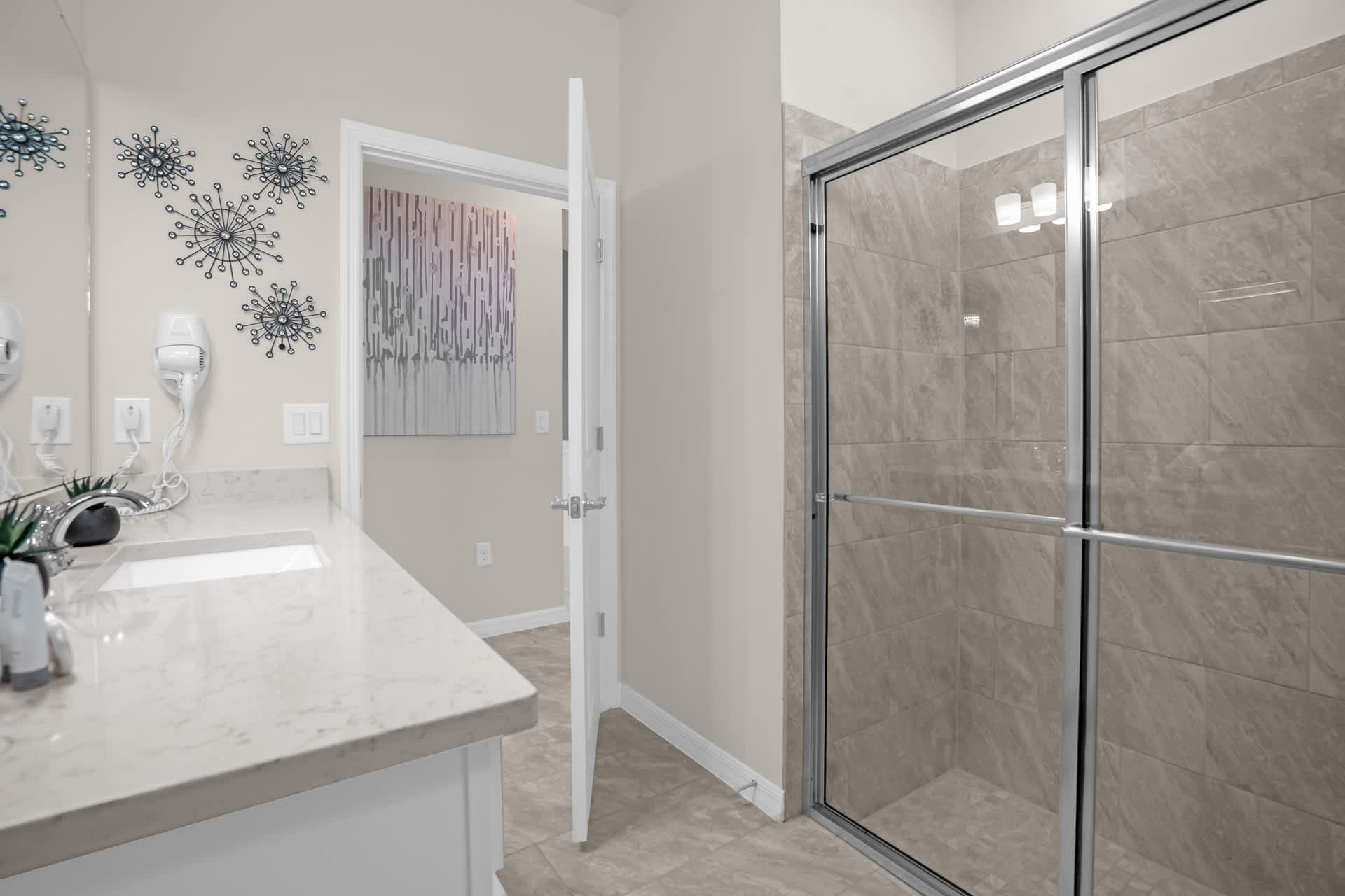 Full Bathroom 2