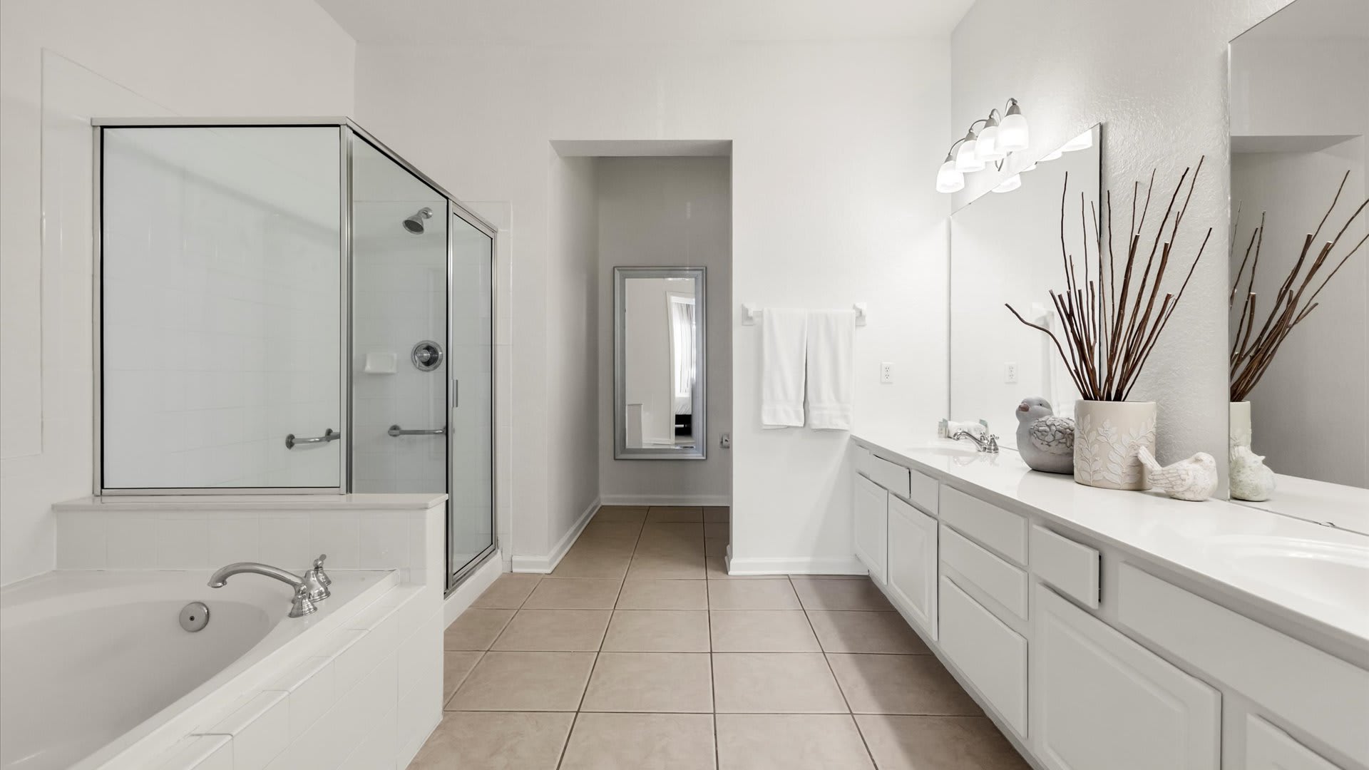 Full Bathroom 1