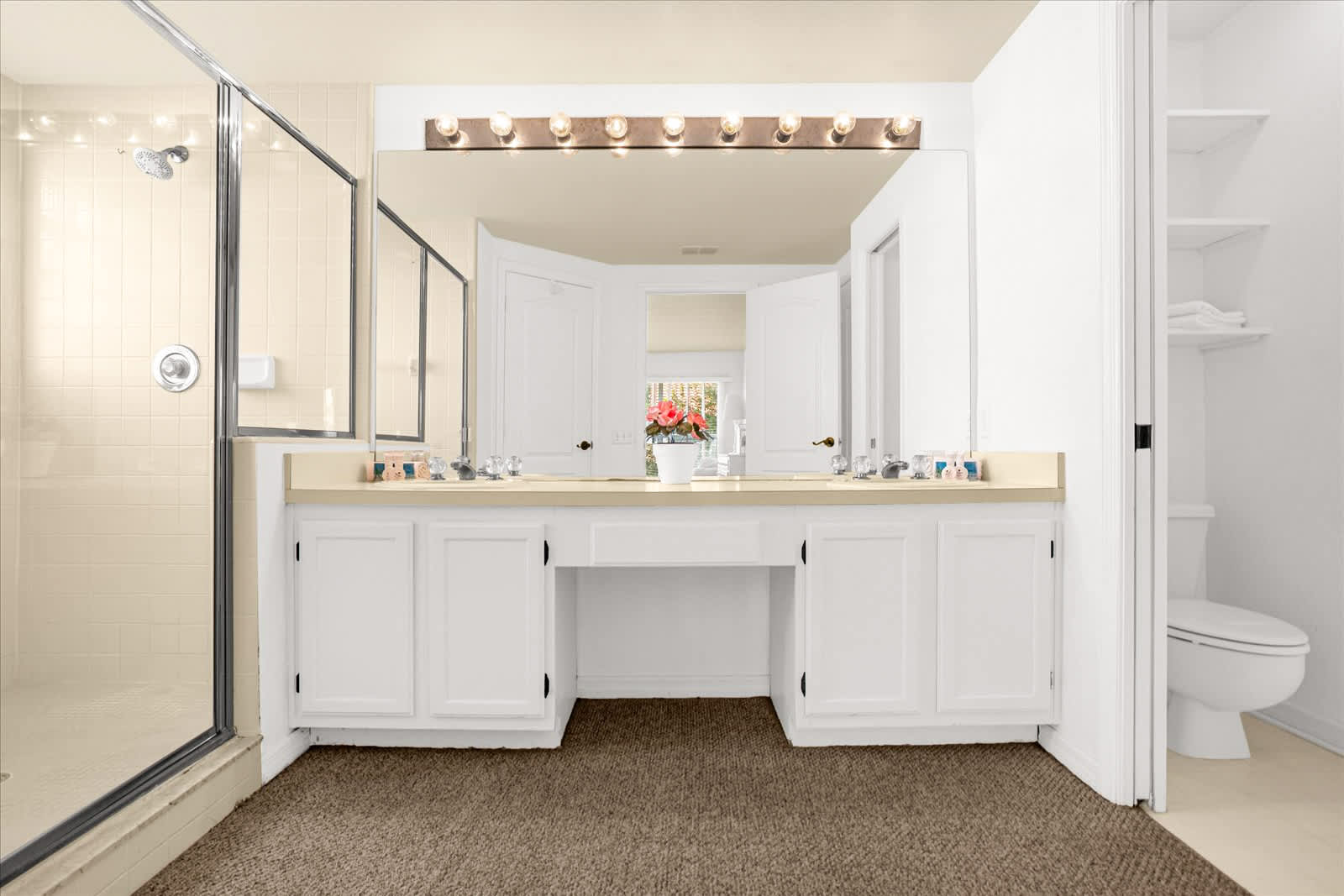 Full Bathroom 1