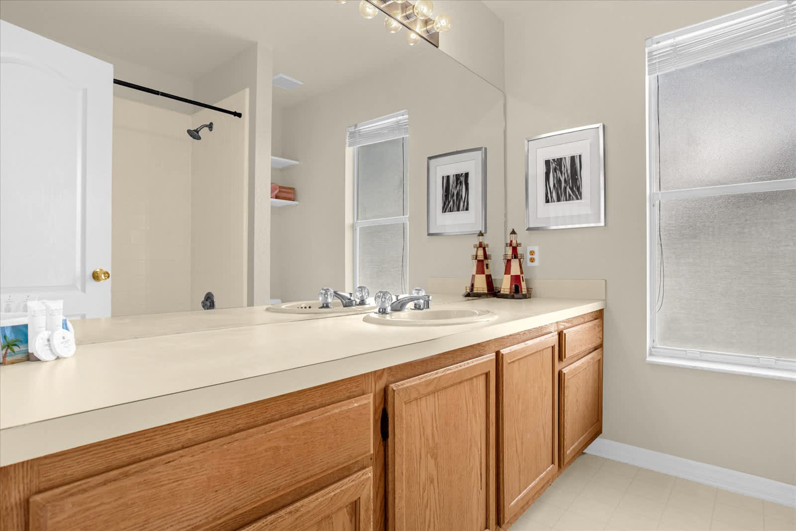 Full Bathroom 2