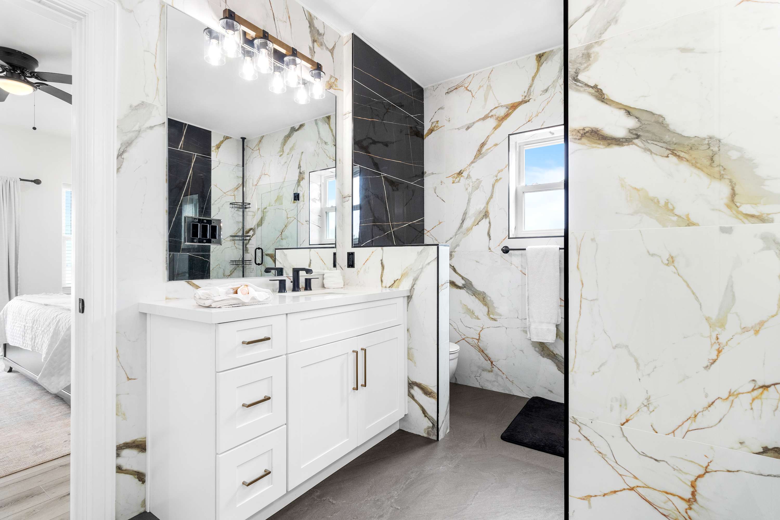 Full bathroom 2