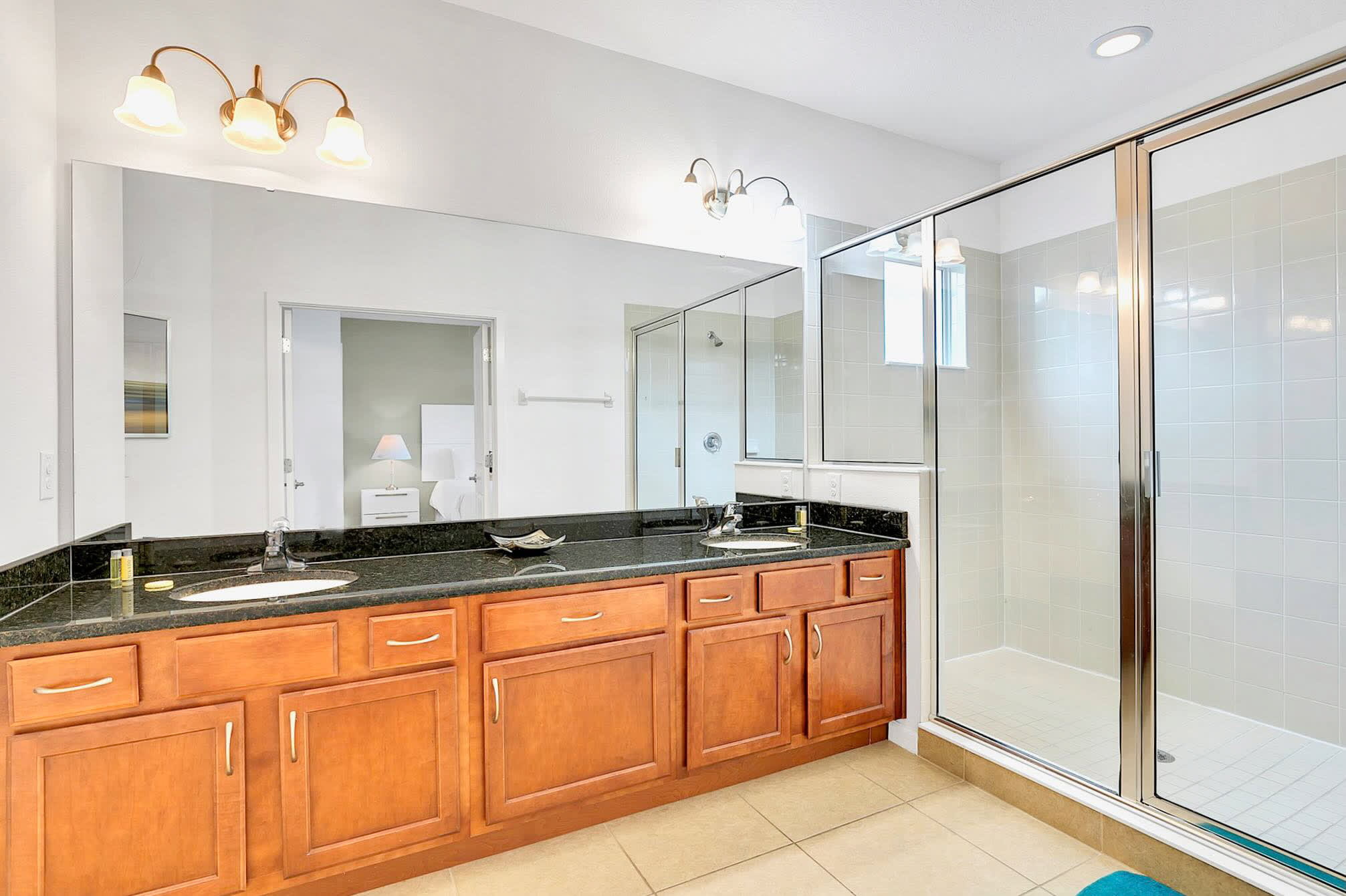 Full Bathroom 3