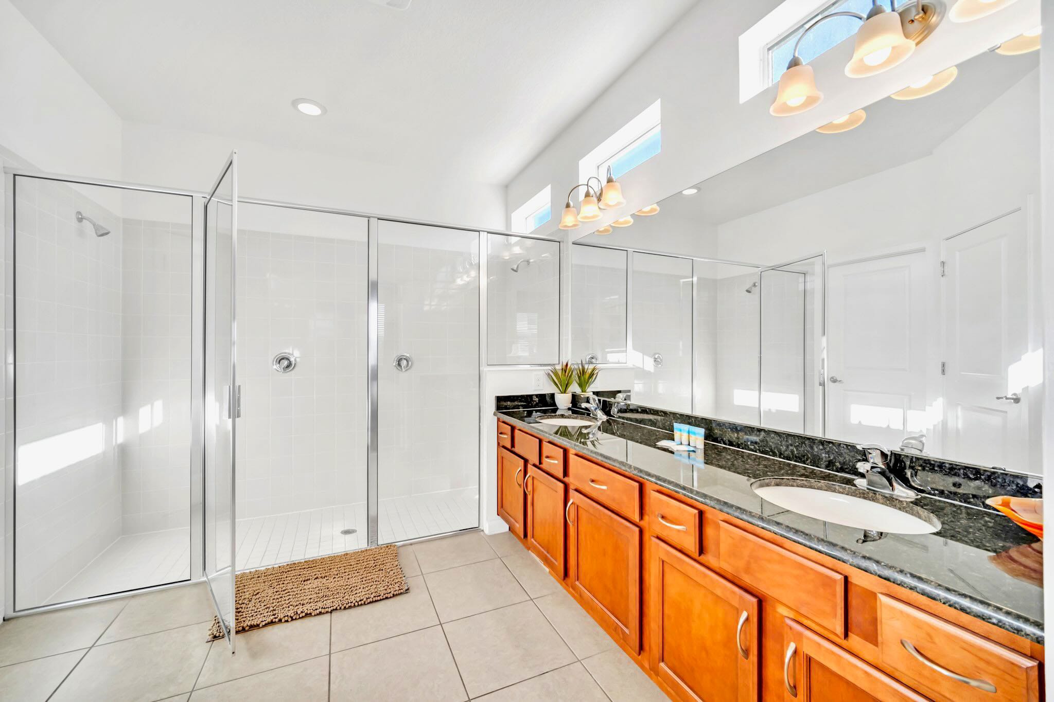 Full Bathroom 2