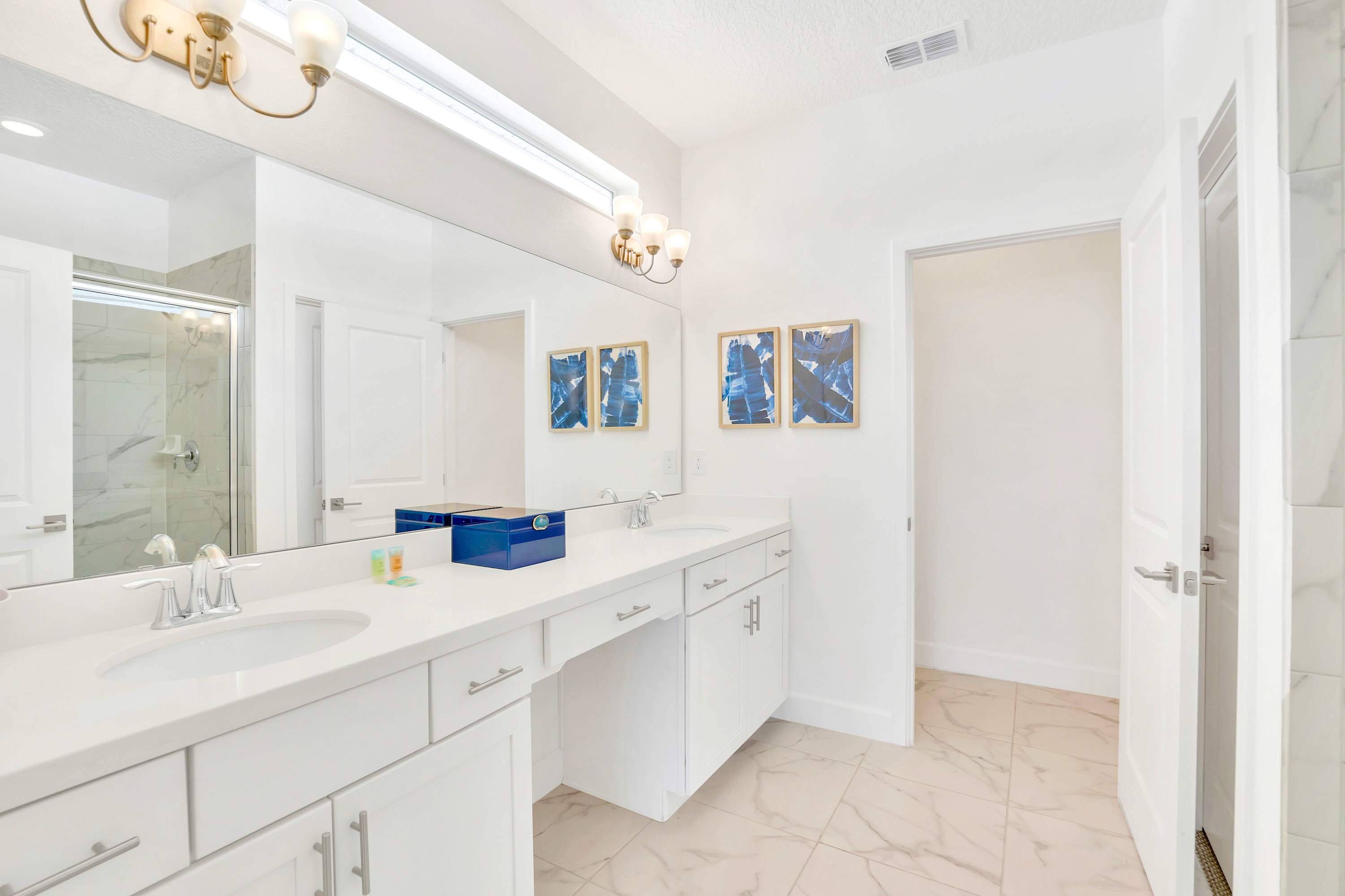Full Bathroom 1