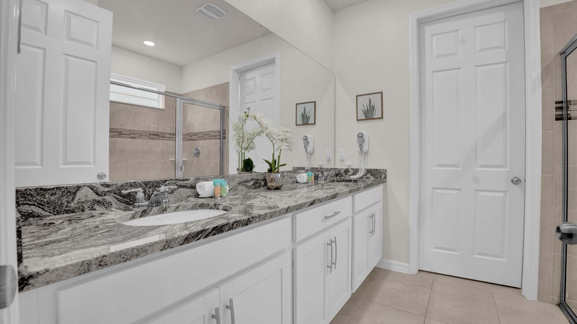 Full Bathroom 1
