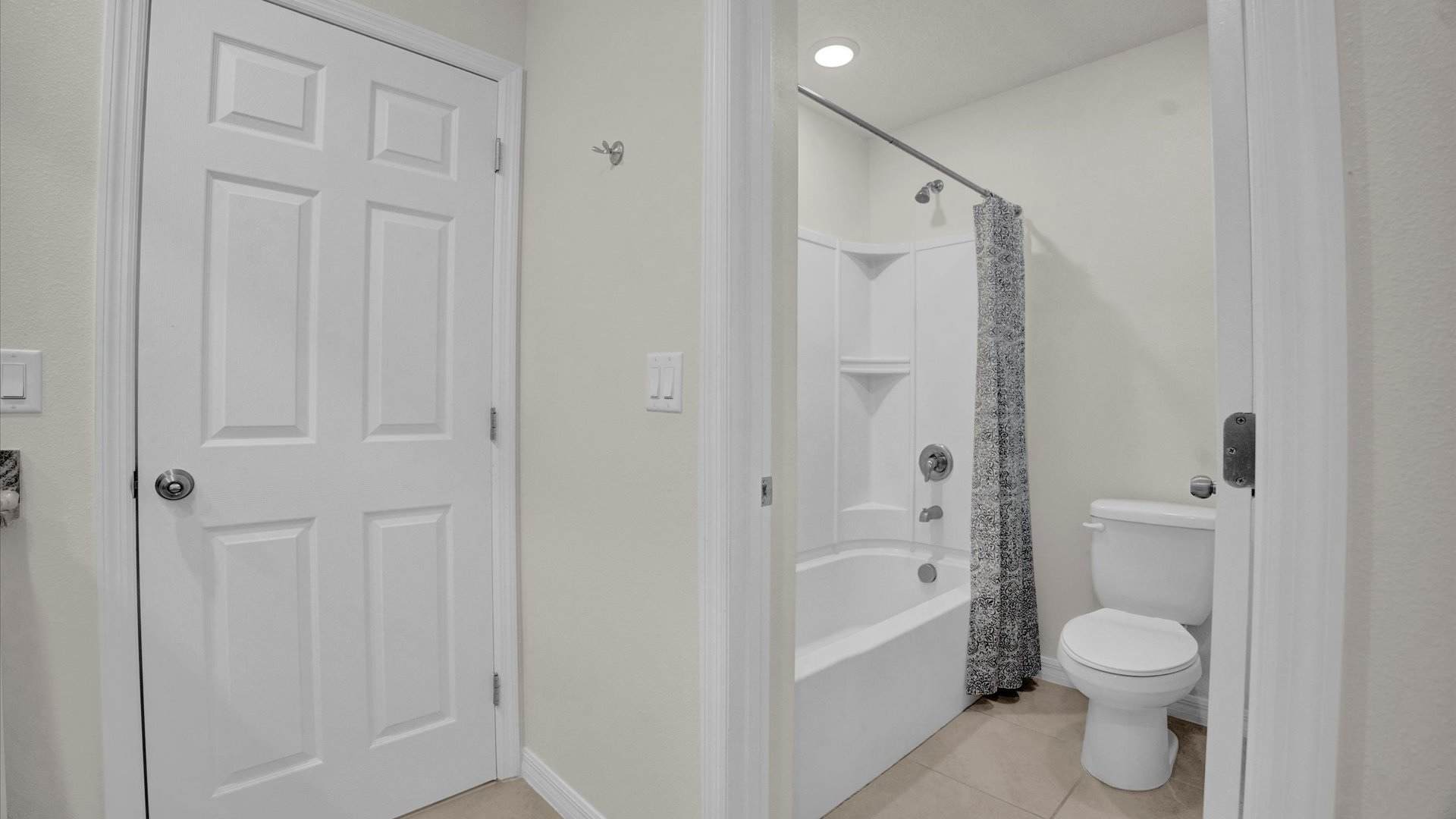 Full Bathroom 2