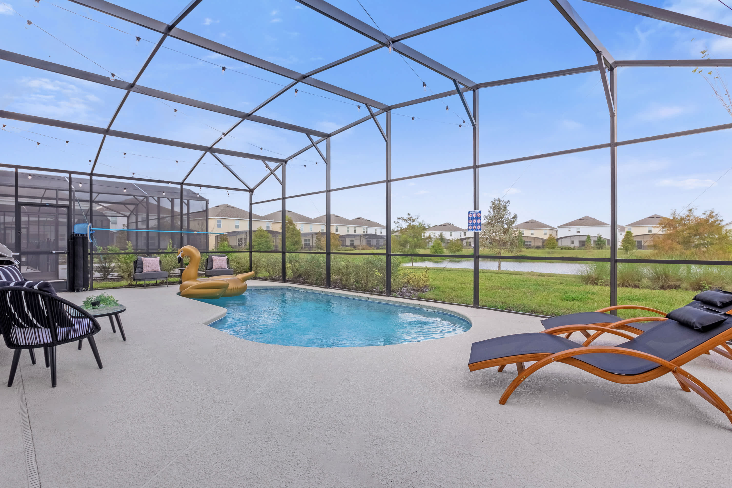 Upstay - Lively Mansion w Pool, Theater, Games