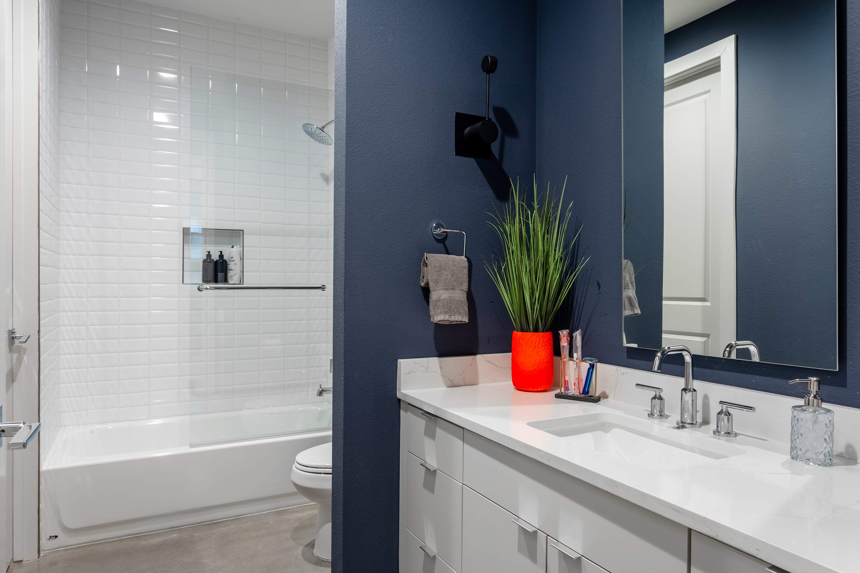 Full Bathroom 2