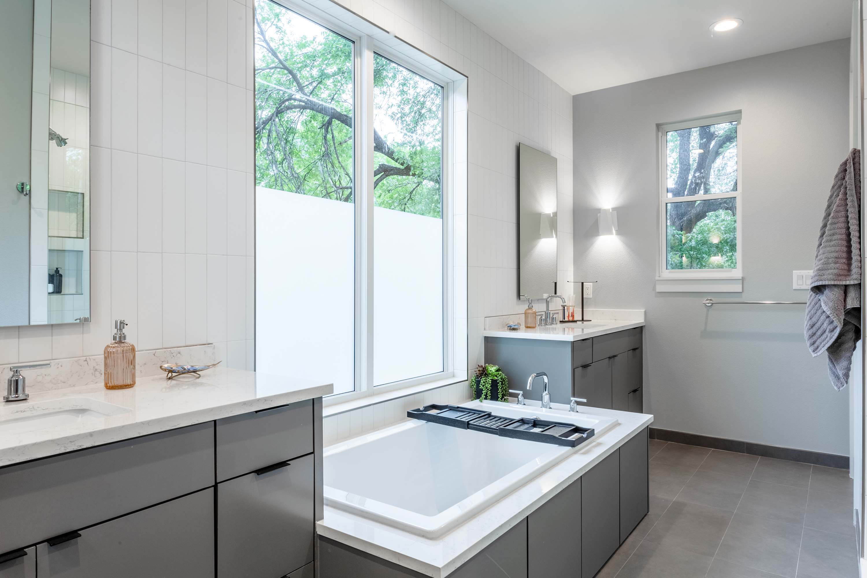 Full Bathroom 1