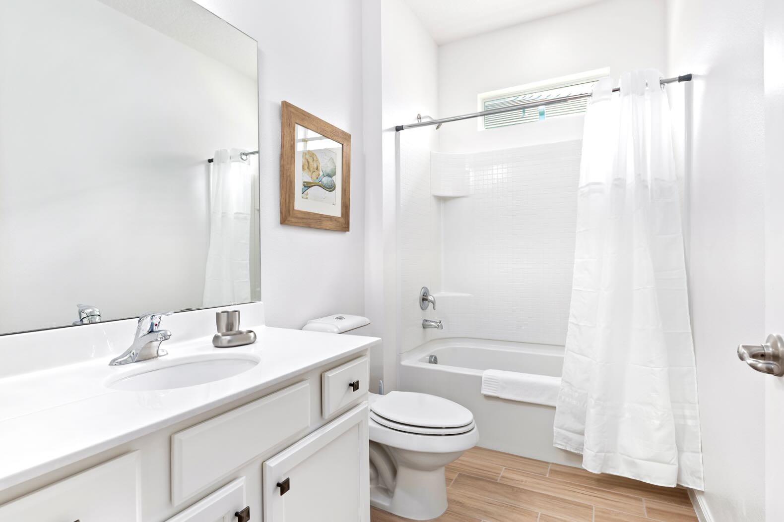 Full Bathroom 3