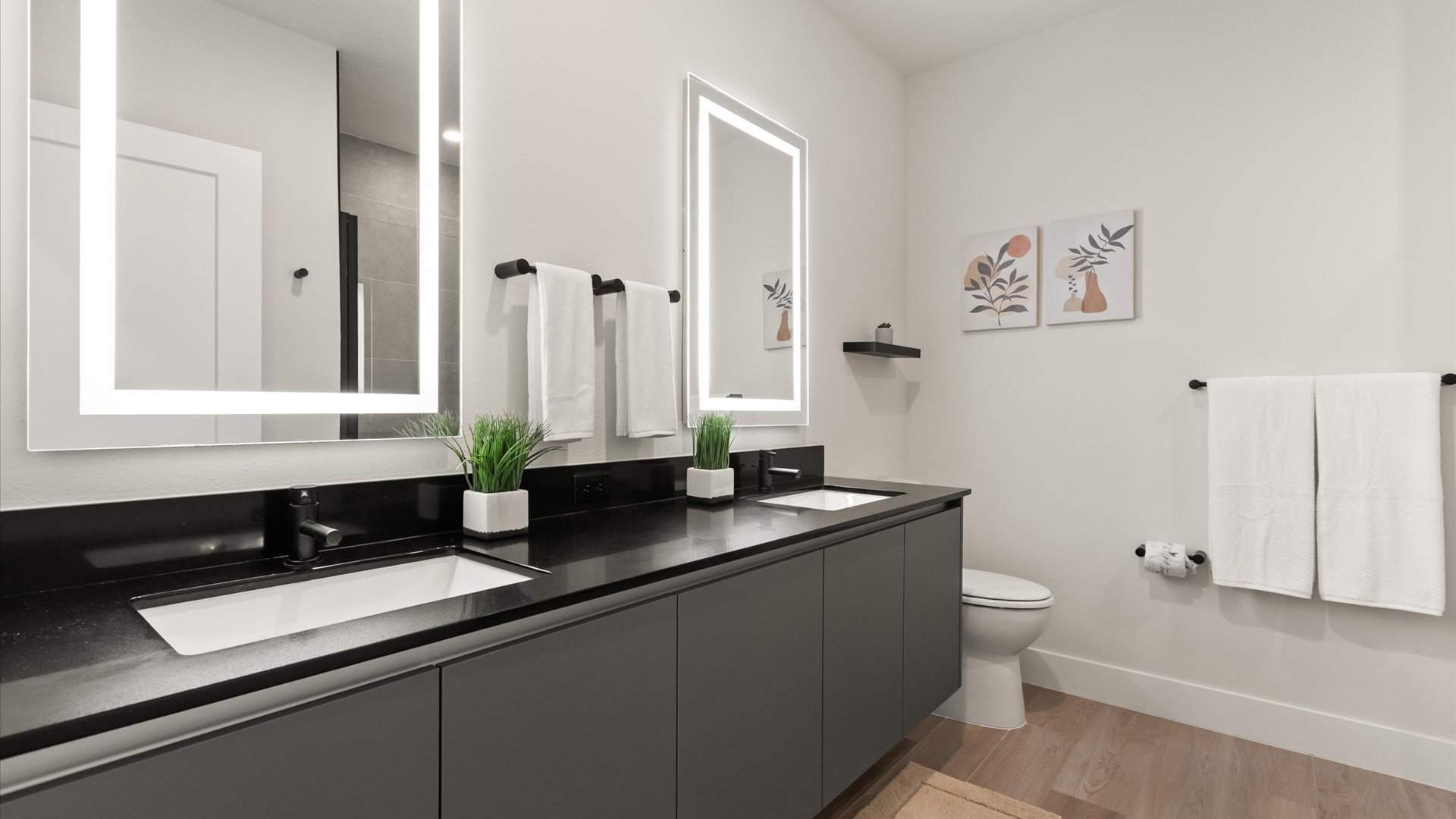 Full Bathroom 1