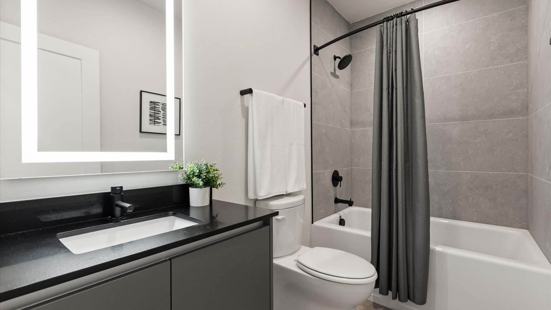 Full Bathroom 3