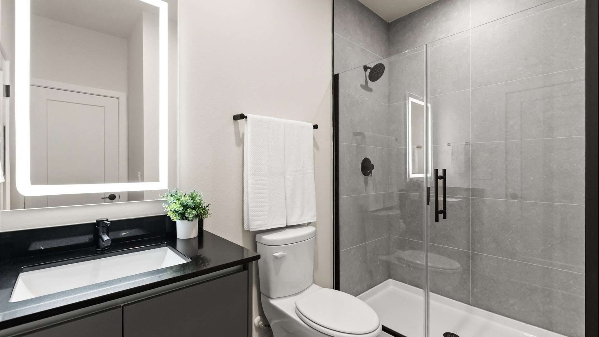 Full Bathroom 2